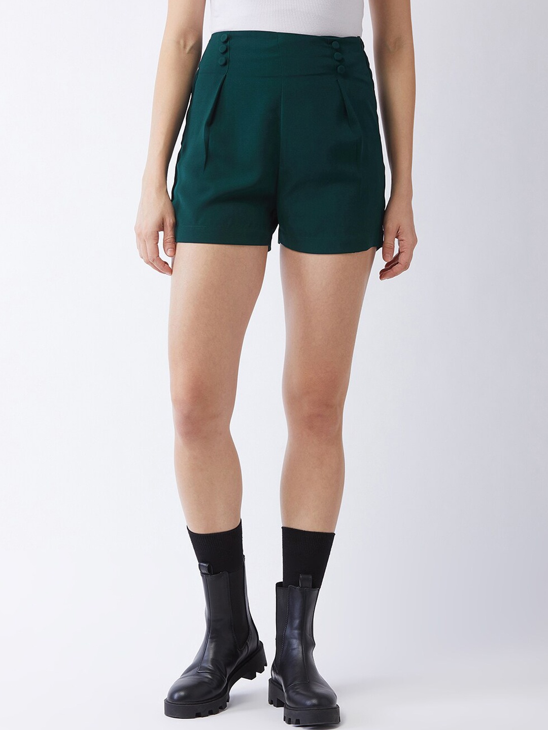 

MAGRE Women Green Solid Regular Fit Regular Shorts
