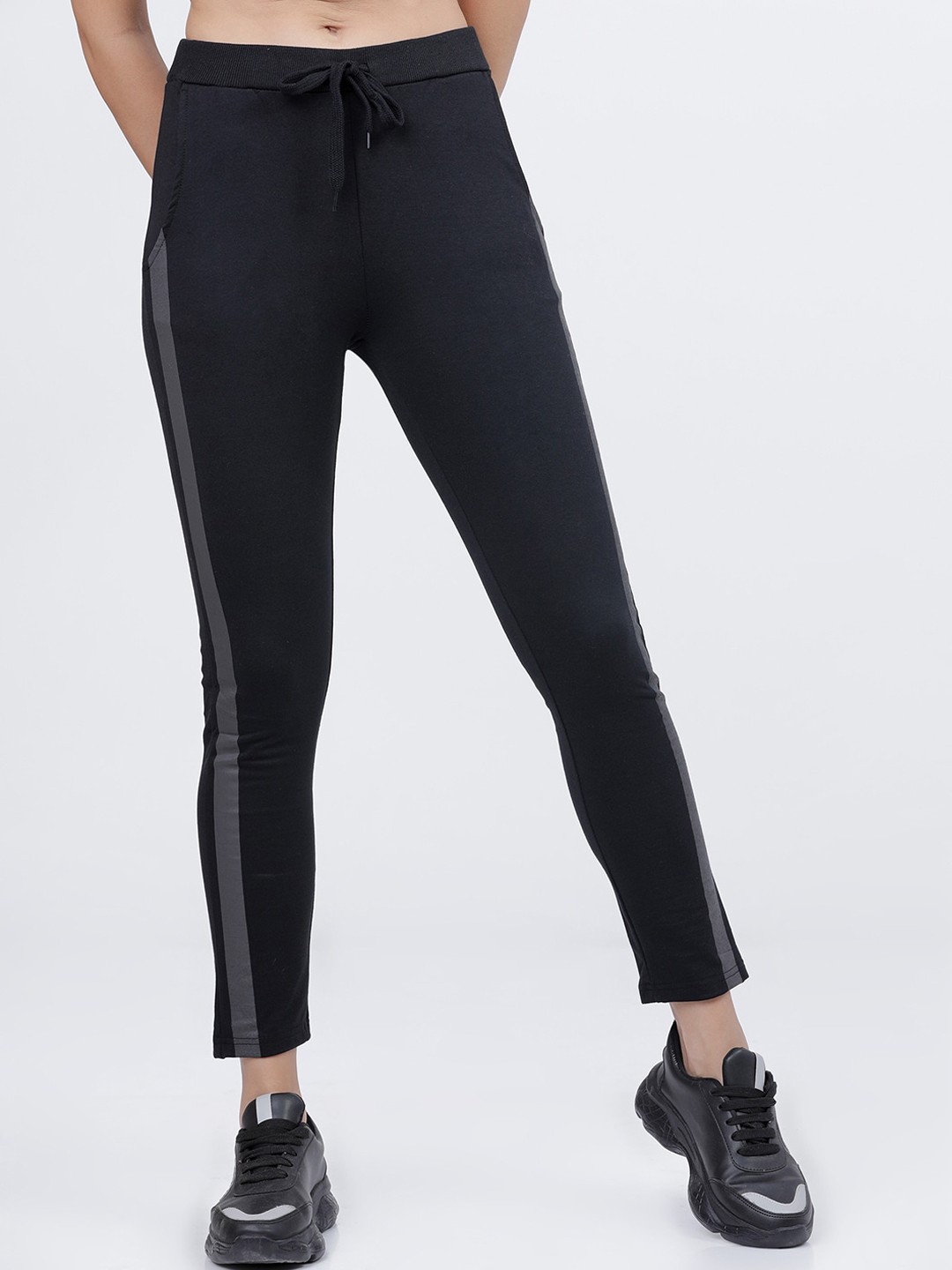 

Tokyo Talkies Women Black Solid Slim-Fit Track Pants