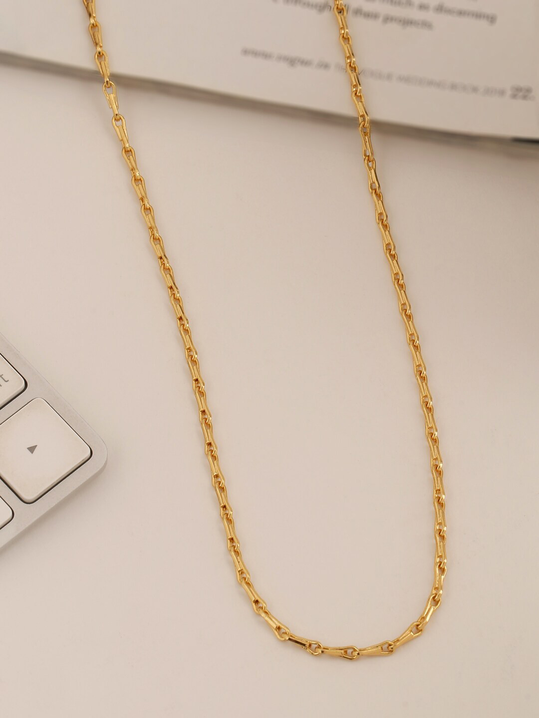 

Tistabene Men Gold-Toned Alloy Contemporary Modern Link Chain