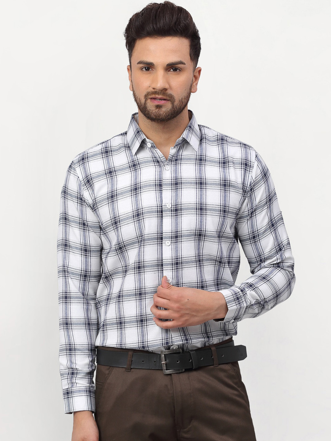 

JAINISH Men White & Black Checked Regular Fit Checked Formal Shirt