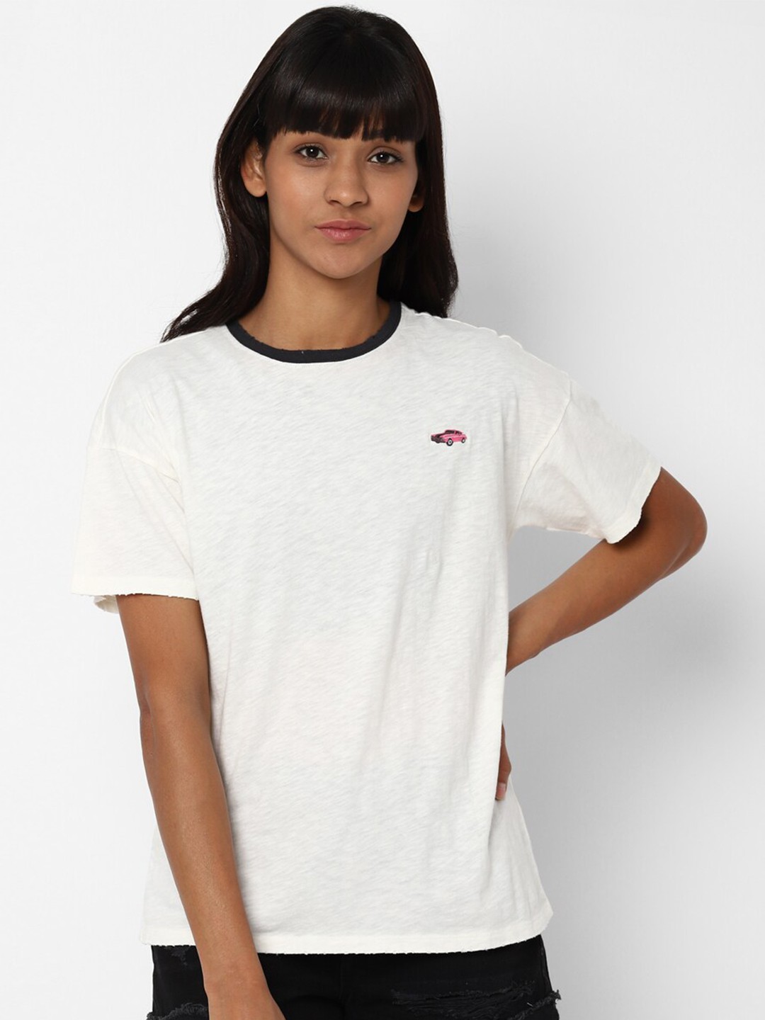 

AMERICAN EAGLE OUTFITTERS Women White Applique T-shirt