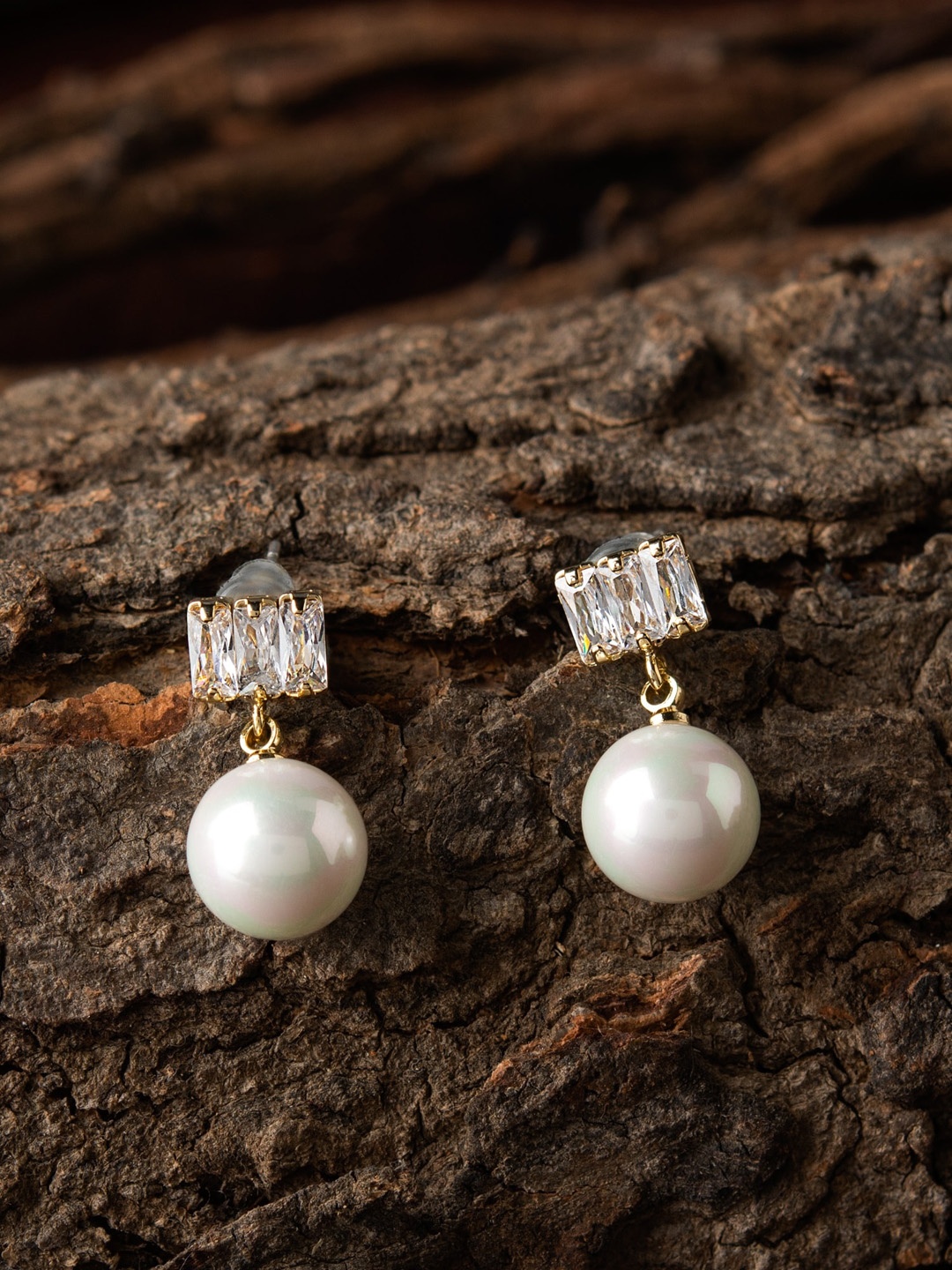 

E2O Gold & White Contemporary Studs Earrings