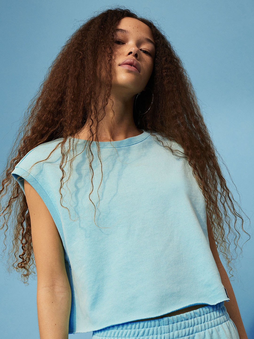 

H&M Blue Cropped Sweatshirt Top