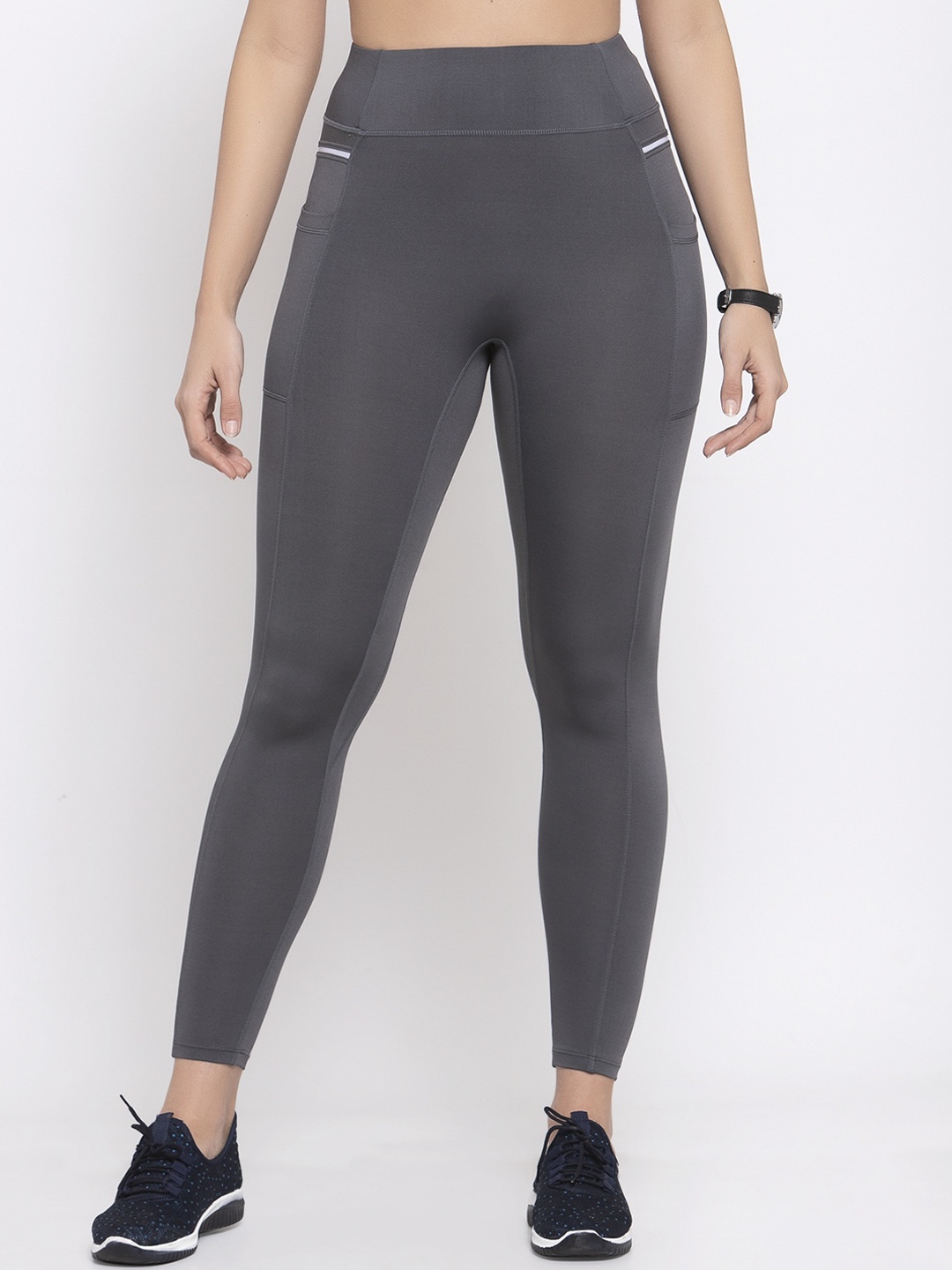 

Laceandme Women Grey Solid Activewear Ankle-Length Leggings