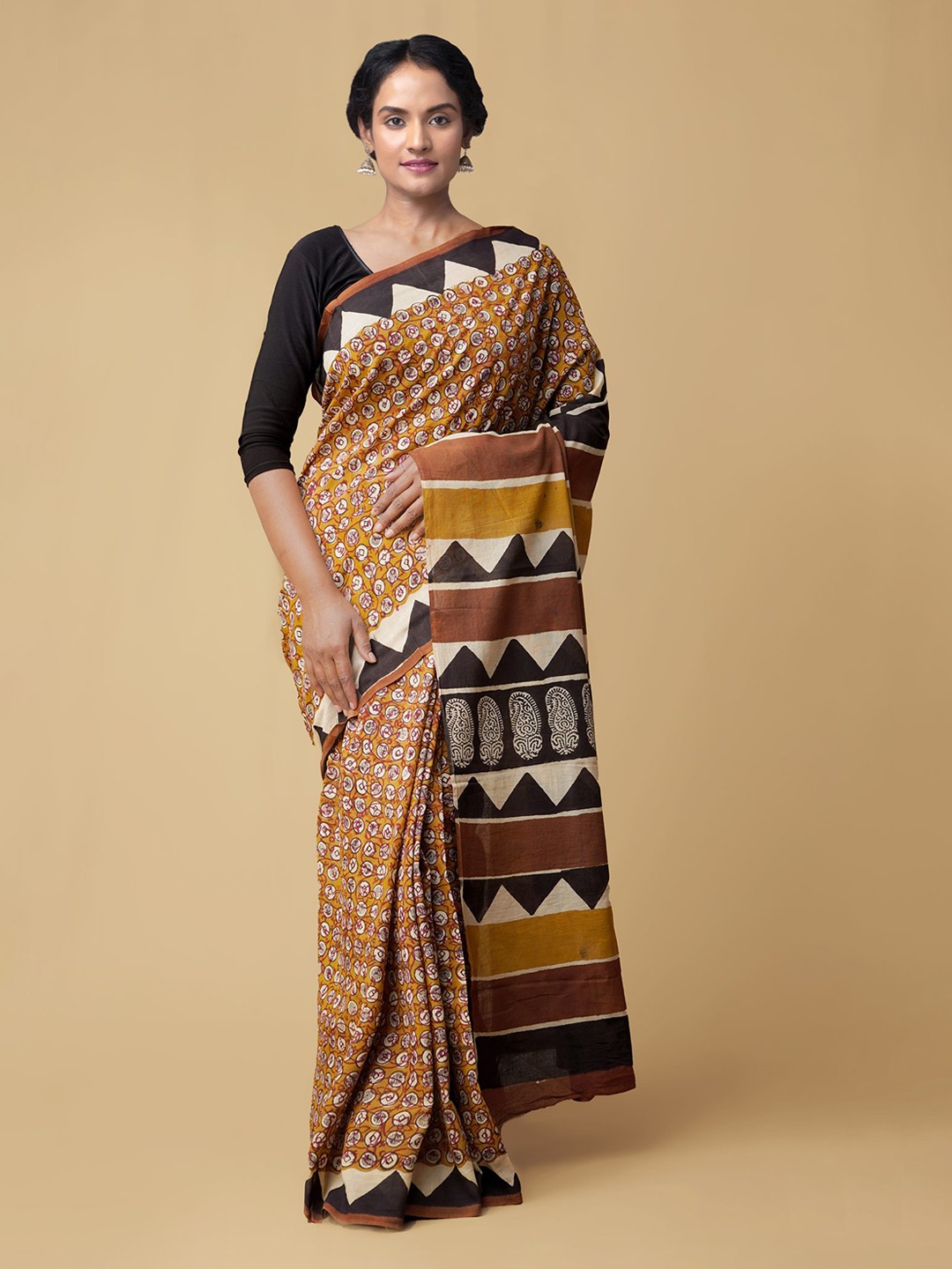 

Unnati Silks Women Brown Pure Bagru Printed Mulmul Cotton Saree