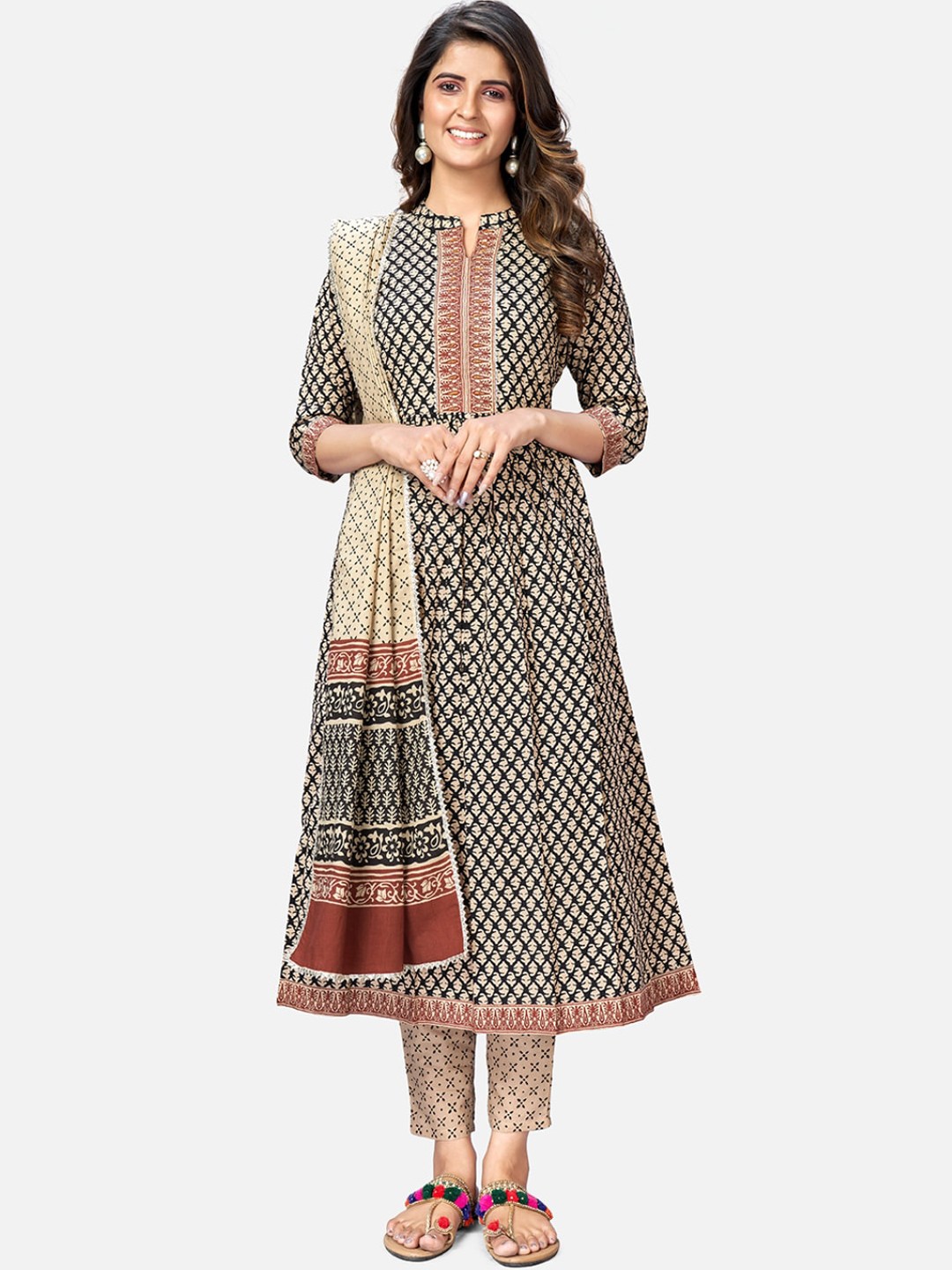 

Vbuyz Women Black Ethnic Motifs Printed Empire Gotta Patti Pure Cotton Kurta with Trousers & With Dupatta