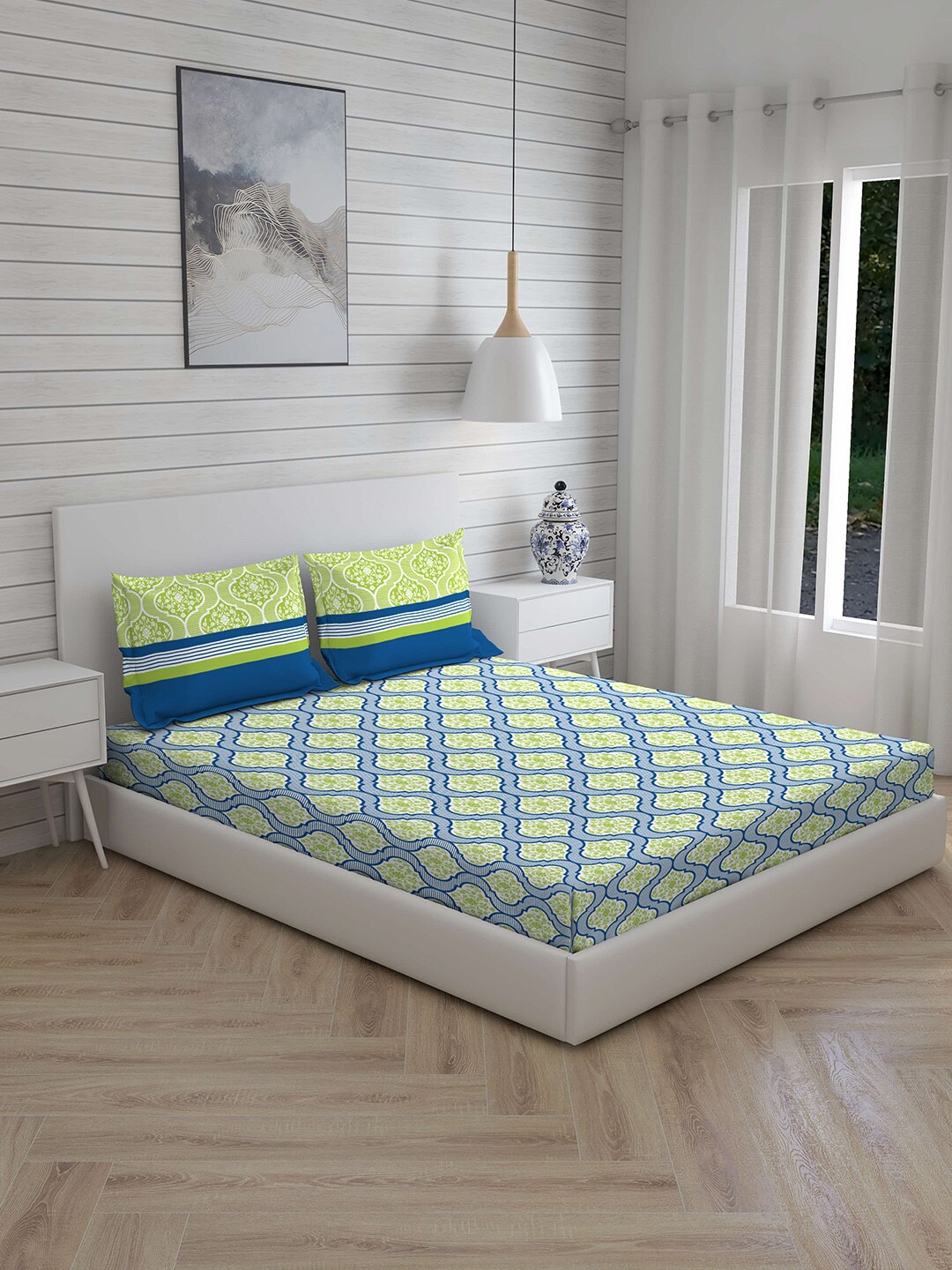 

Layers Blue & White Ethnic Motifs 104 TC Cotton 1 Queen Bedsheet with 2 Pillow Covers