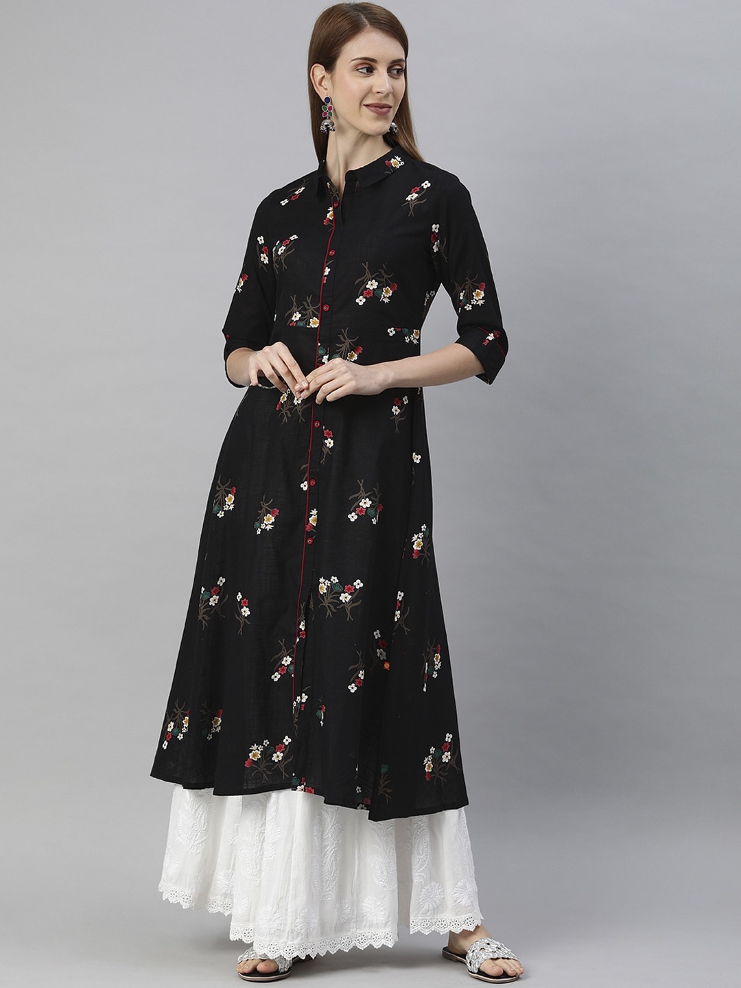 

Alena Women Black & Off White Floral Printed Kurta
