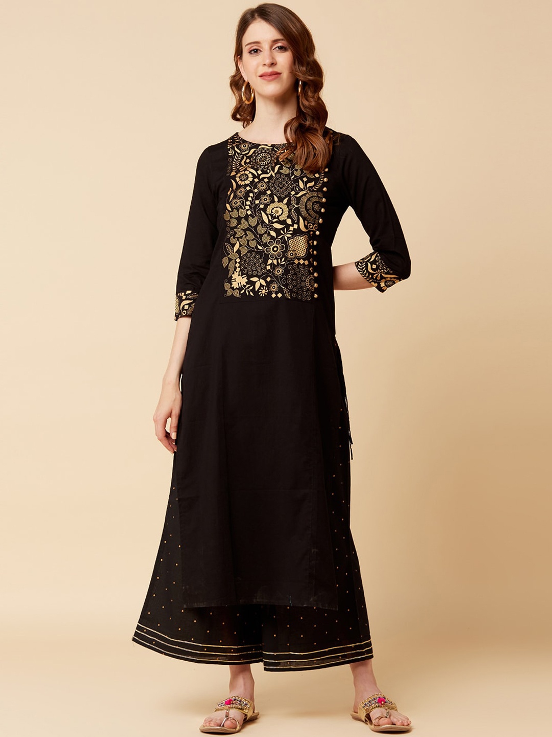 

KSUT Women Black & Beige Floral Printed Floral Kurta
