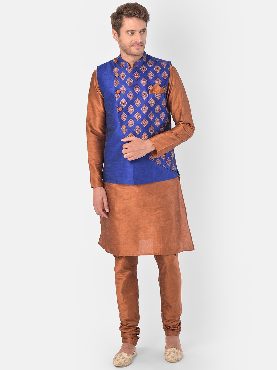 

DEYANN Men Copper-Toned & Navy Blue Solid Kurta with Pyjamas