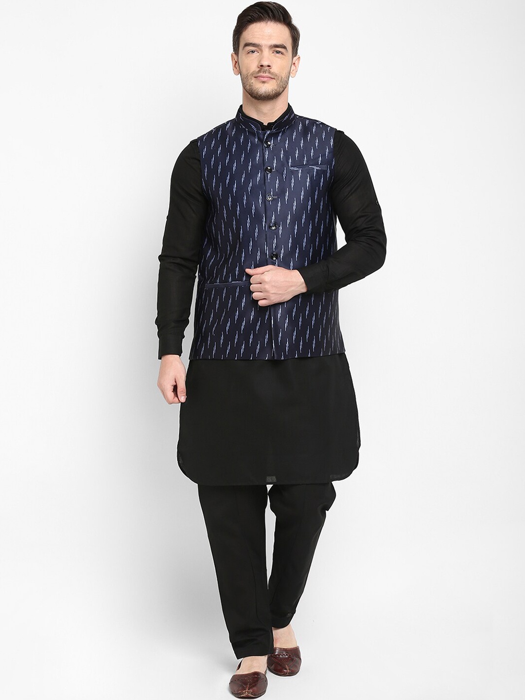 

Hangup Men Black Solid Kurta with Patiala & Waistcoat