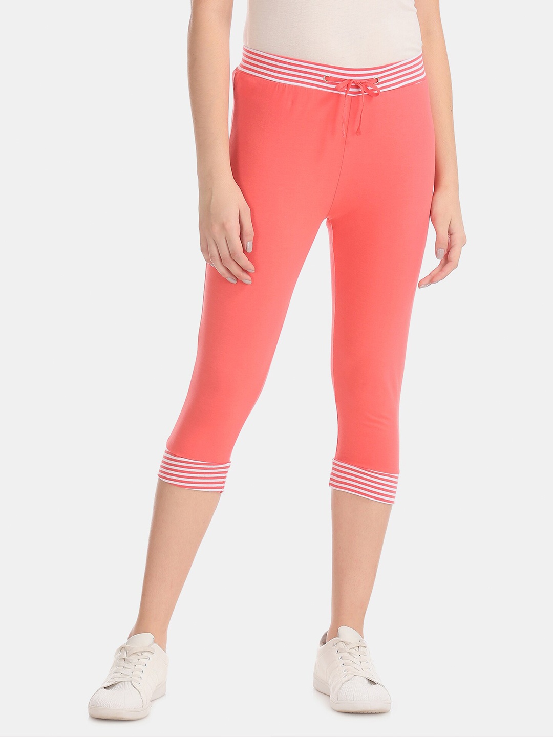 

Sugr Women Coral Pink Solid Regular Fit Cotton Capris