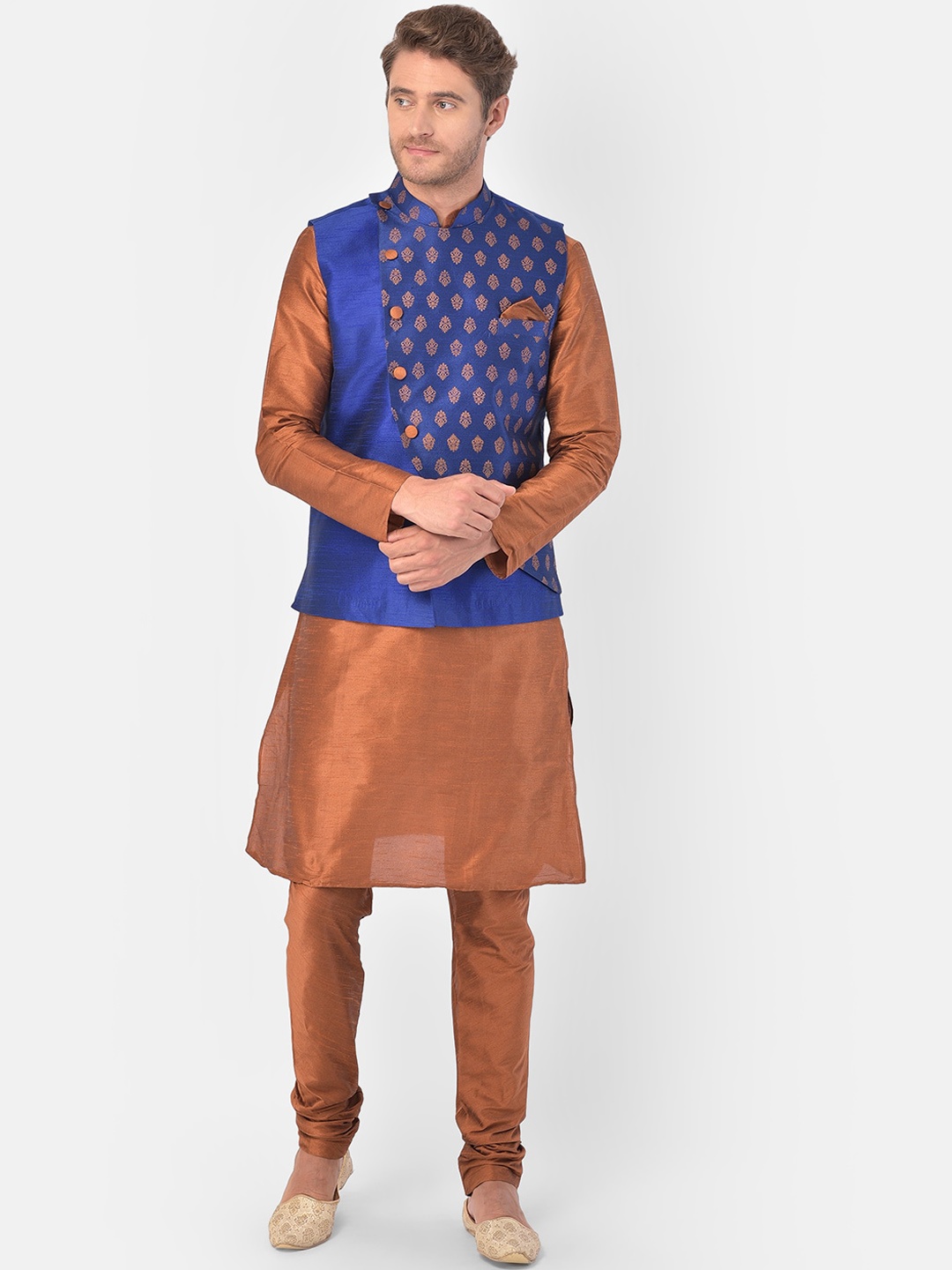

DEYANN Men Copper-Toned & Navy Blue Solid Kurta with Pyjamas
