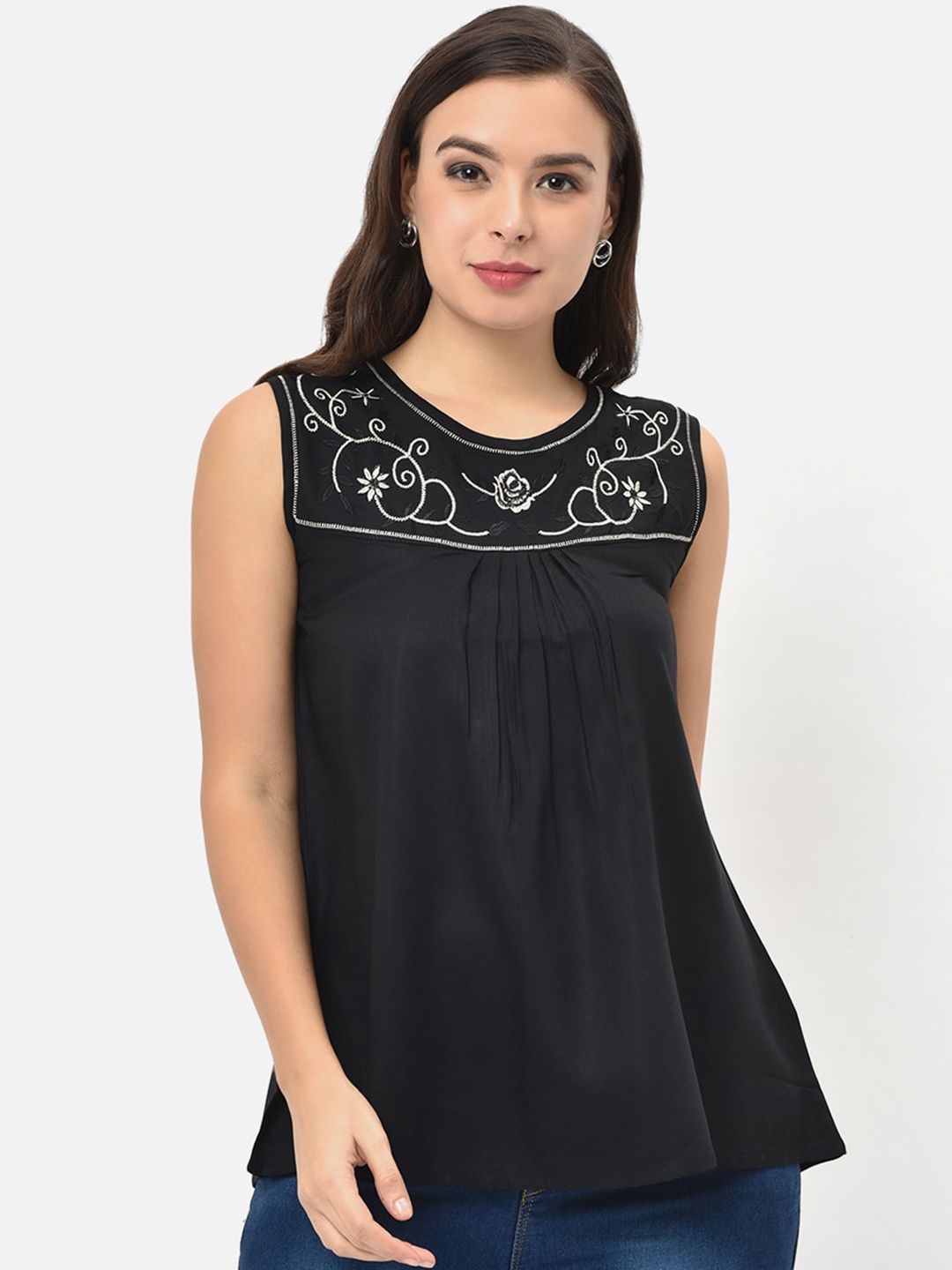 

V2 Value & Variety Black & White Floral Embroidered A-Line Top