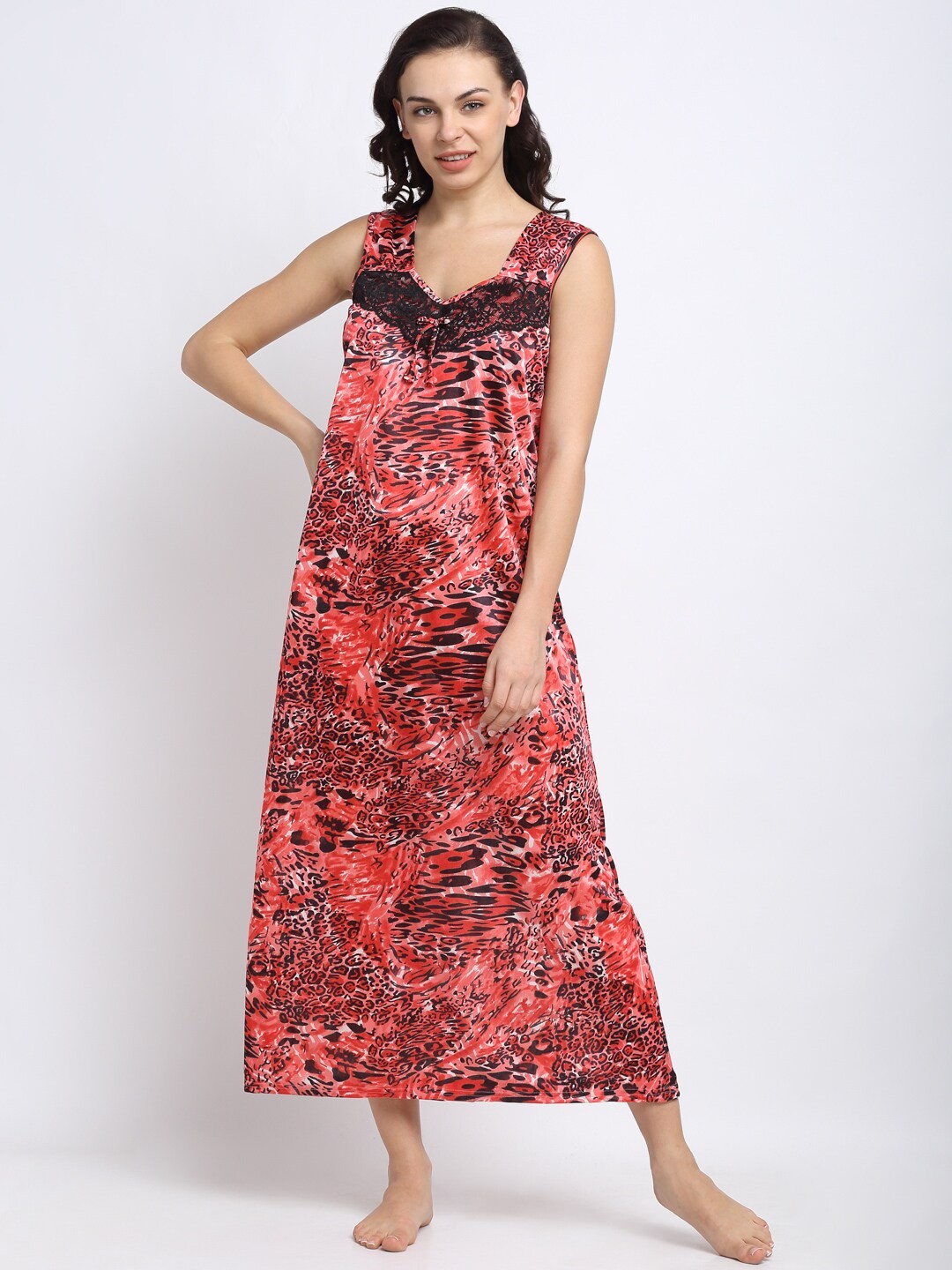 

NEUDIS Women Peach-Coloured & Black Printed Nightdress