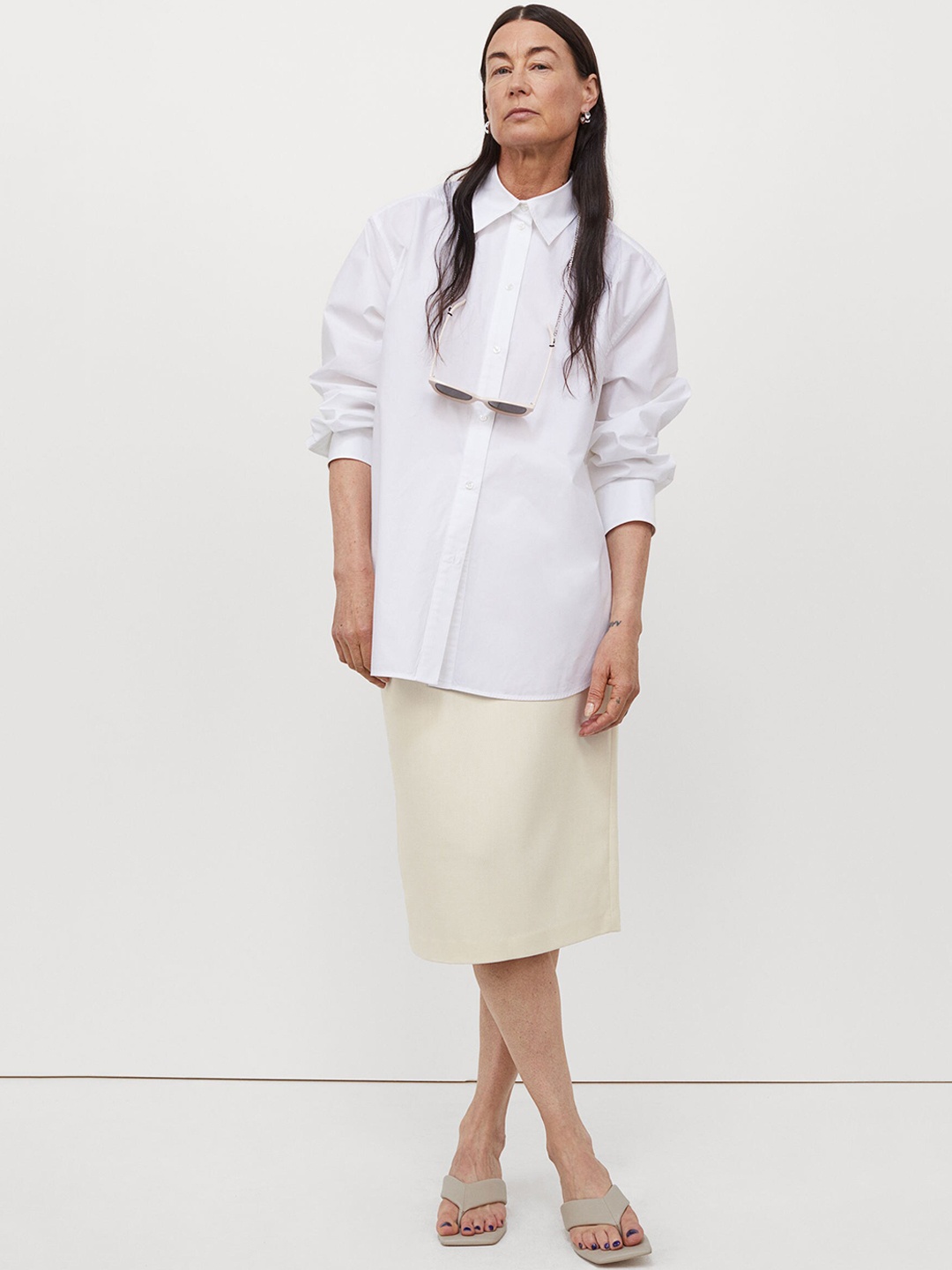 

H&M Off White Solid Knee-Length Pencil Skirt
