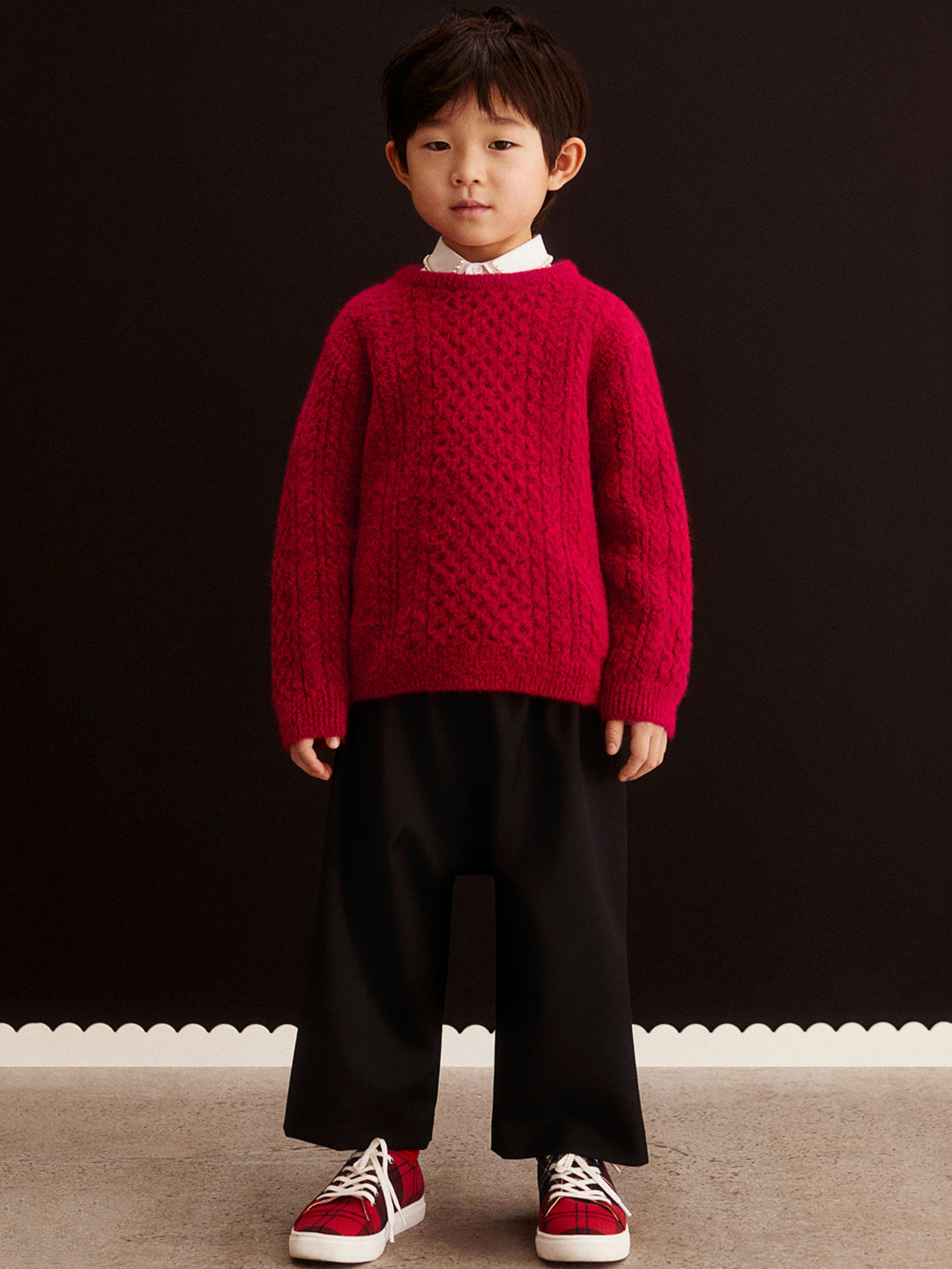 

H&M Boys Black Solid Cropped Pure Wool Trousers