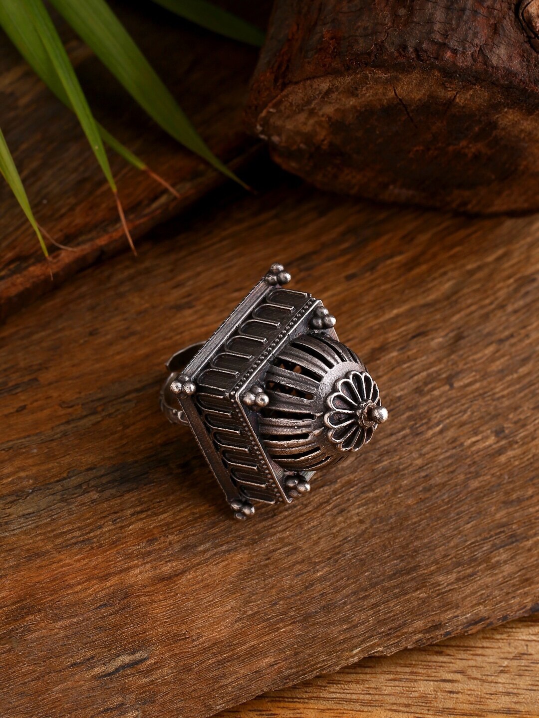 

Infuzze Oxidised Silver-Plated Adjustable Finger Ring