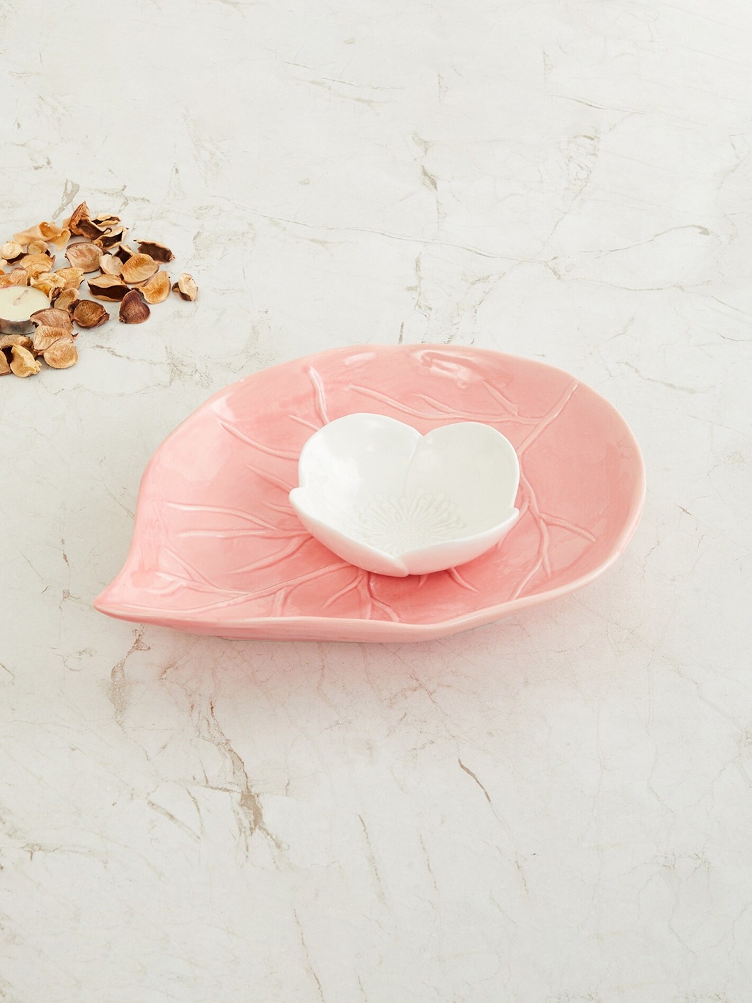 

Home Centre Pink & White Splendid Flower Decorative Platter