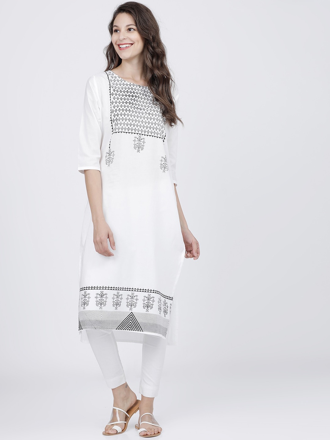 

Vishudh Women Off White Geometric Yoke Design Thread Work Kurta