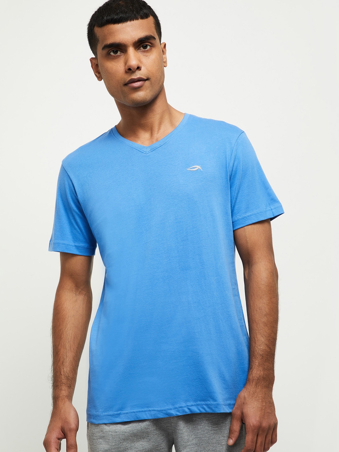 

max Men Blue V-Neck Slim Fit Pure Cotton T-shirt