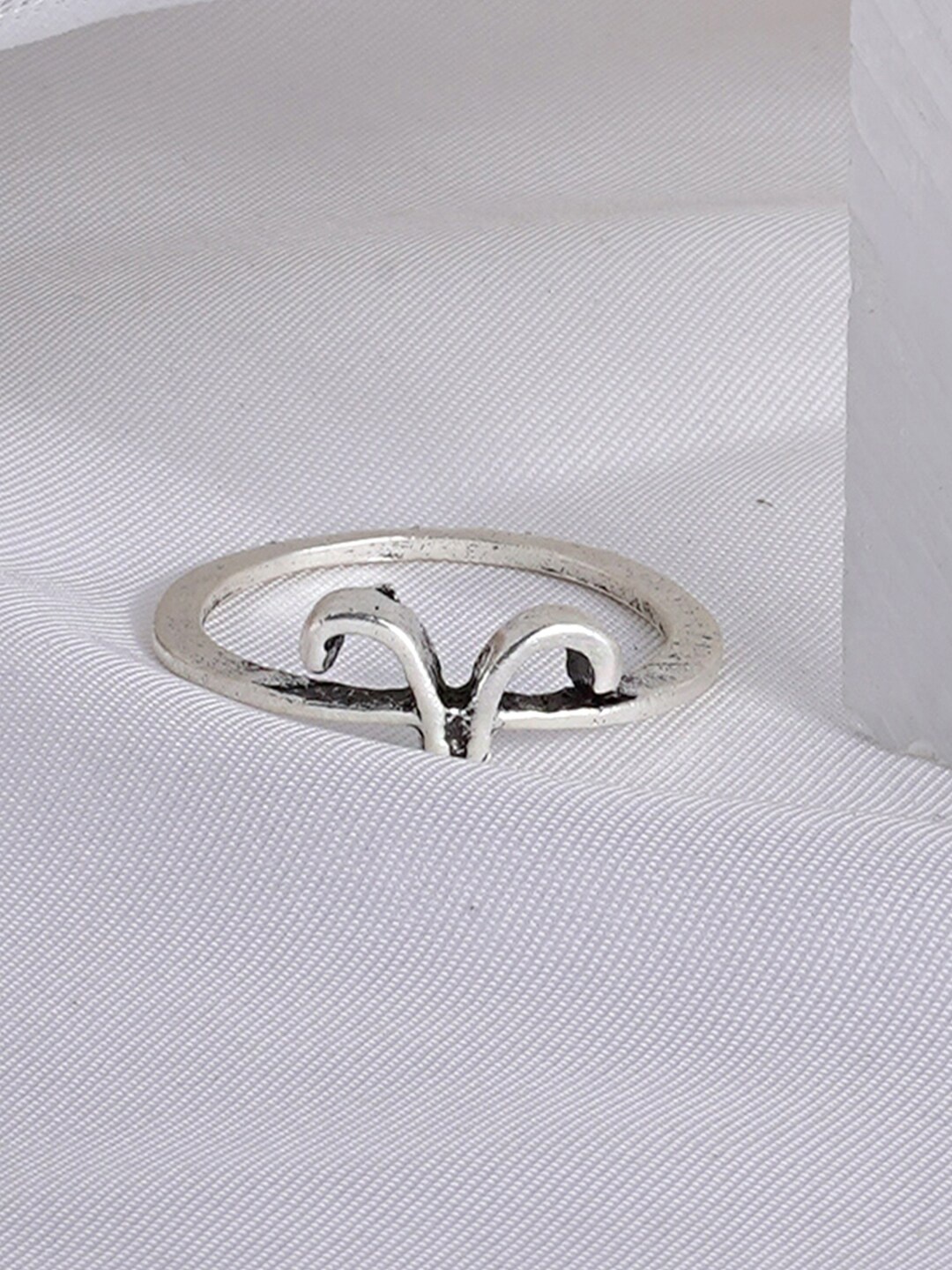 

JOKER & WITCH Silver-Plated Aries Zodiac Finger Ring