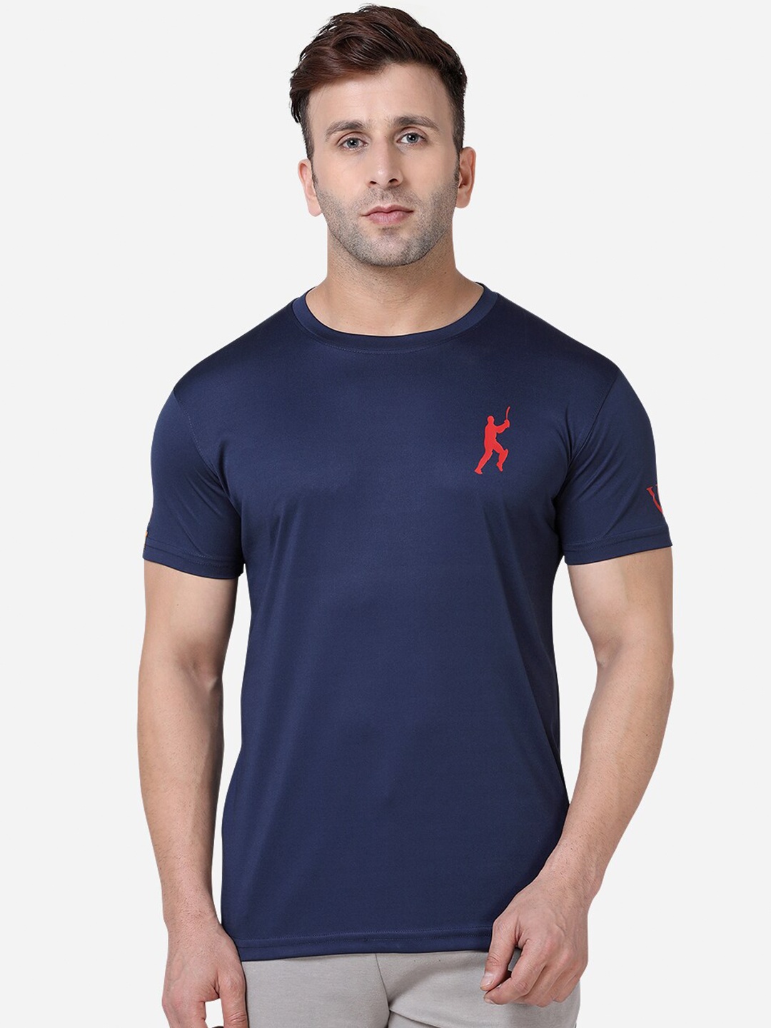 

VS by Sehwag by Sehwag Men Navy Blue Solid Round Neck T-shirt