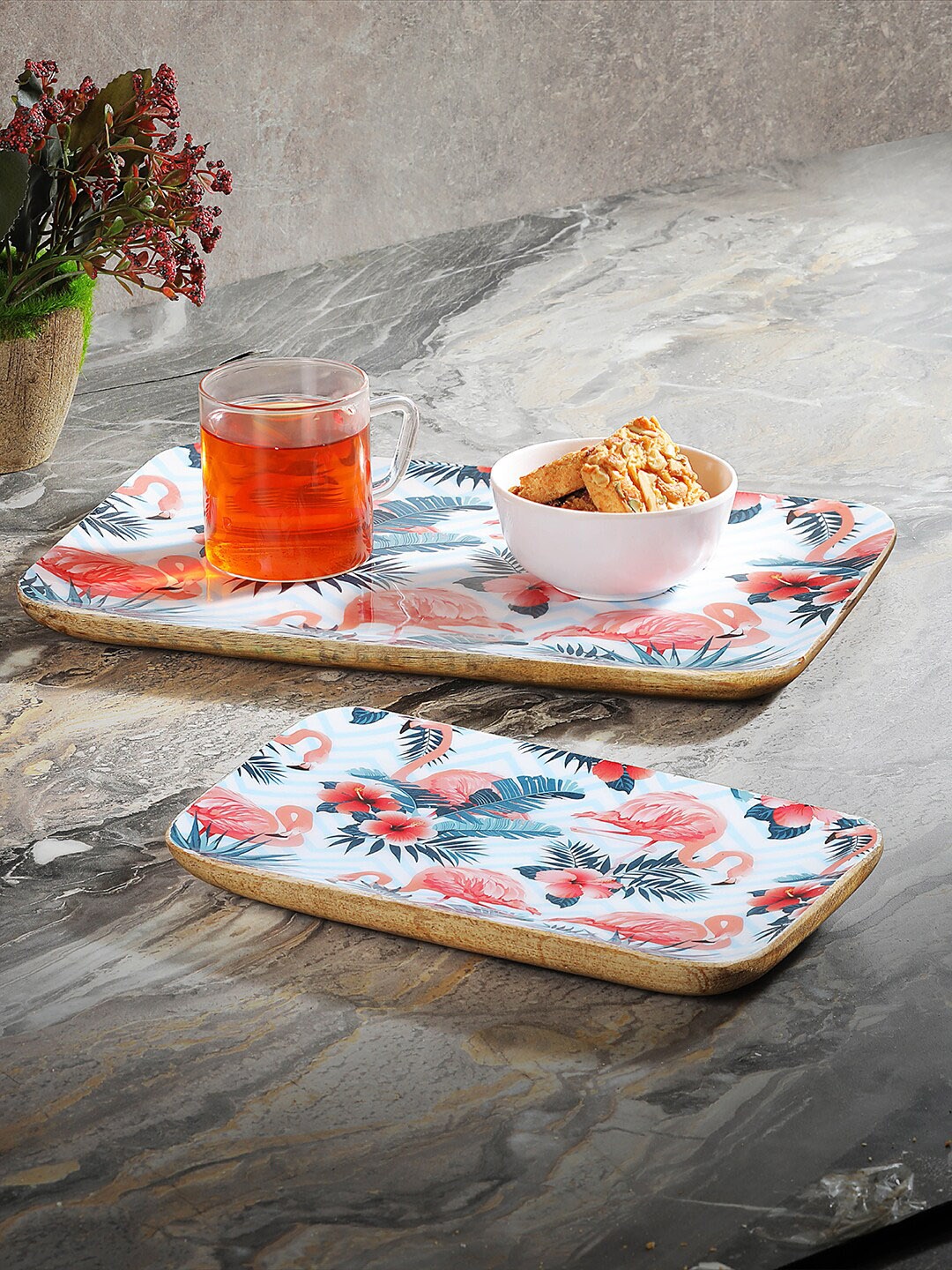 

WOODSMYTHS Set Of 2 White & Green Flamingo Decal Print Trays