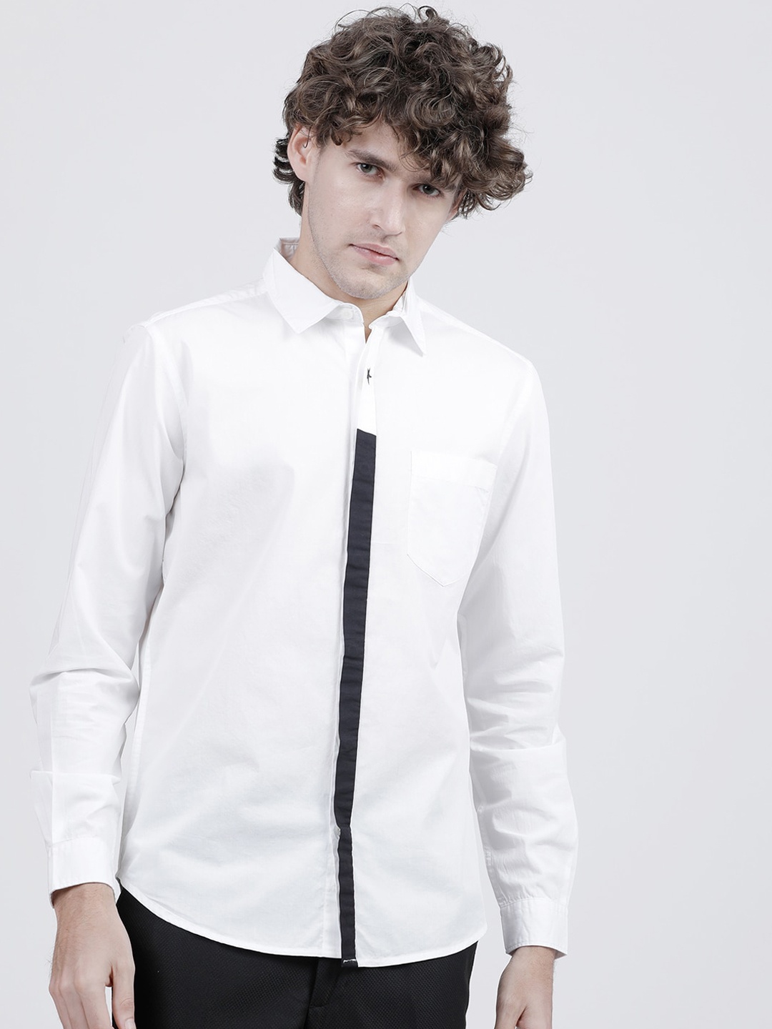 

HIGHLANDER Men White Slim Fit Solid Casual Shirt