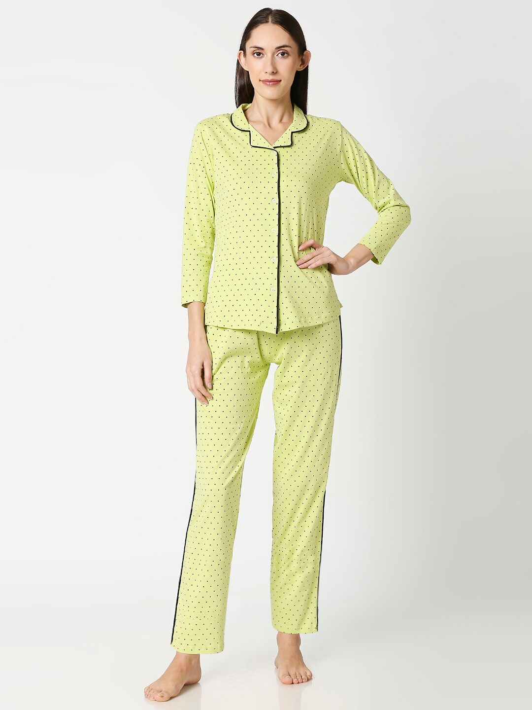 AV2 Women Green & Black Printed Night suit