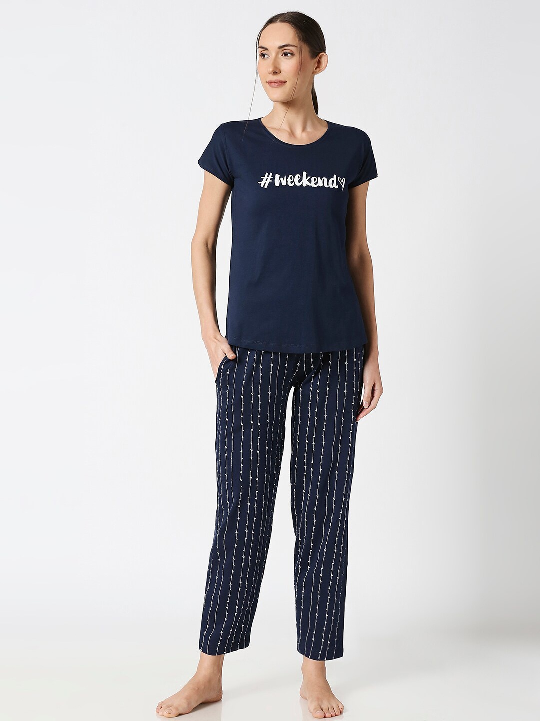 

AV2 Women Navy Blue & White Printed Night suit