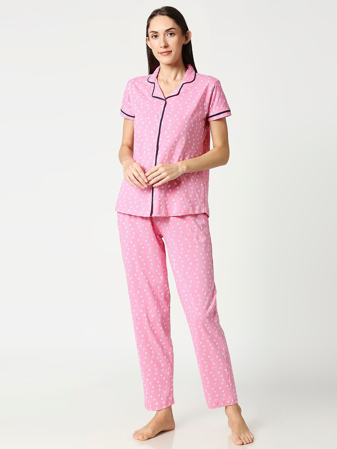 

AV2 Women Pink & White Printed Night suit