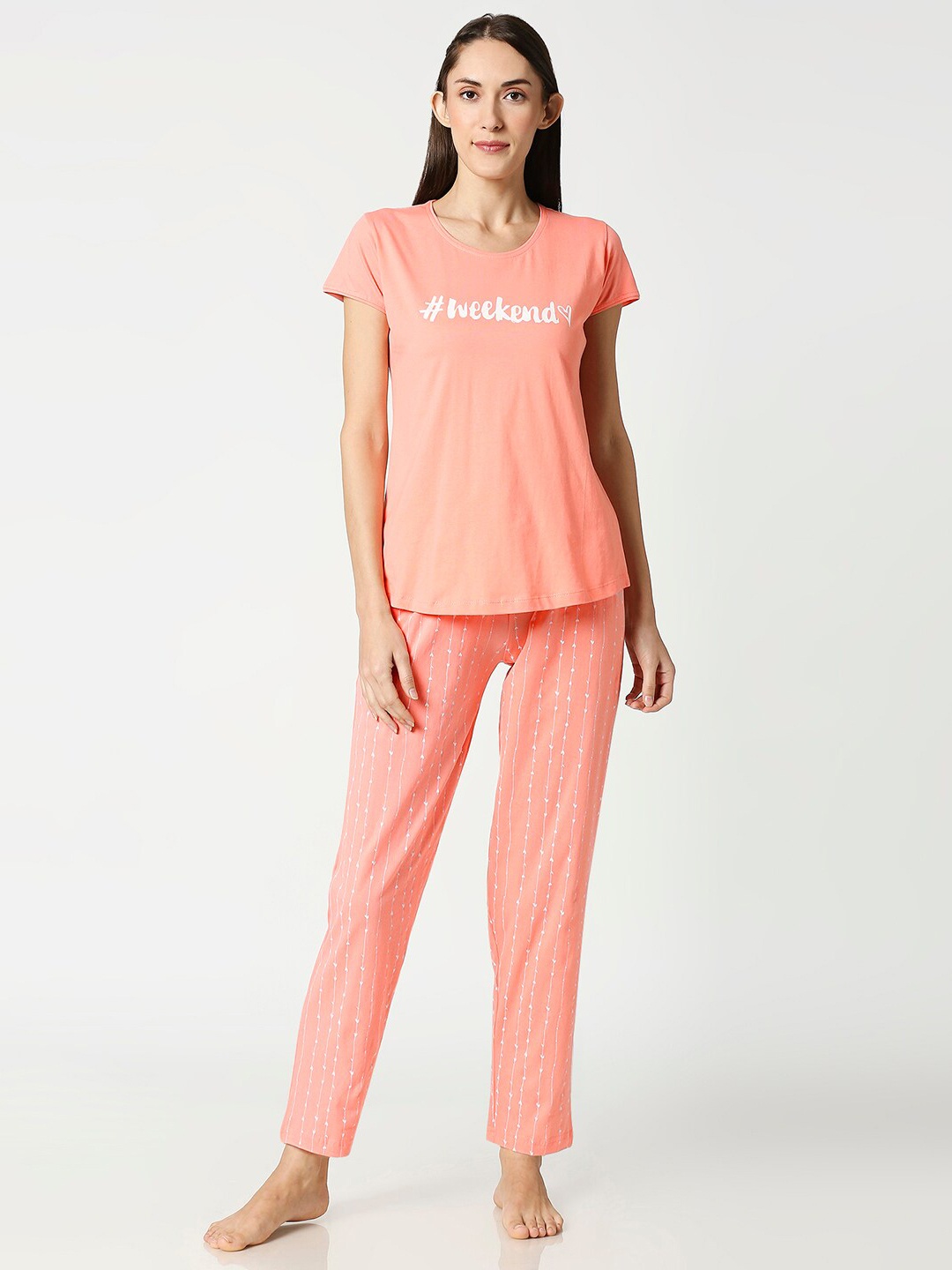 

AV2 Women Peach-Coloured & White Solid Night suit
