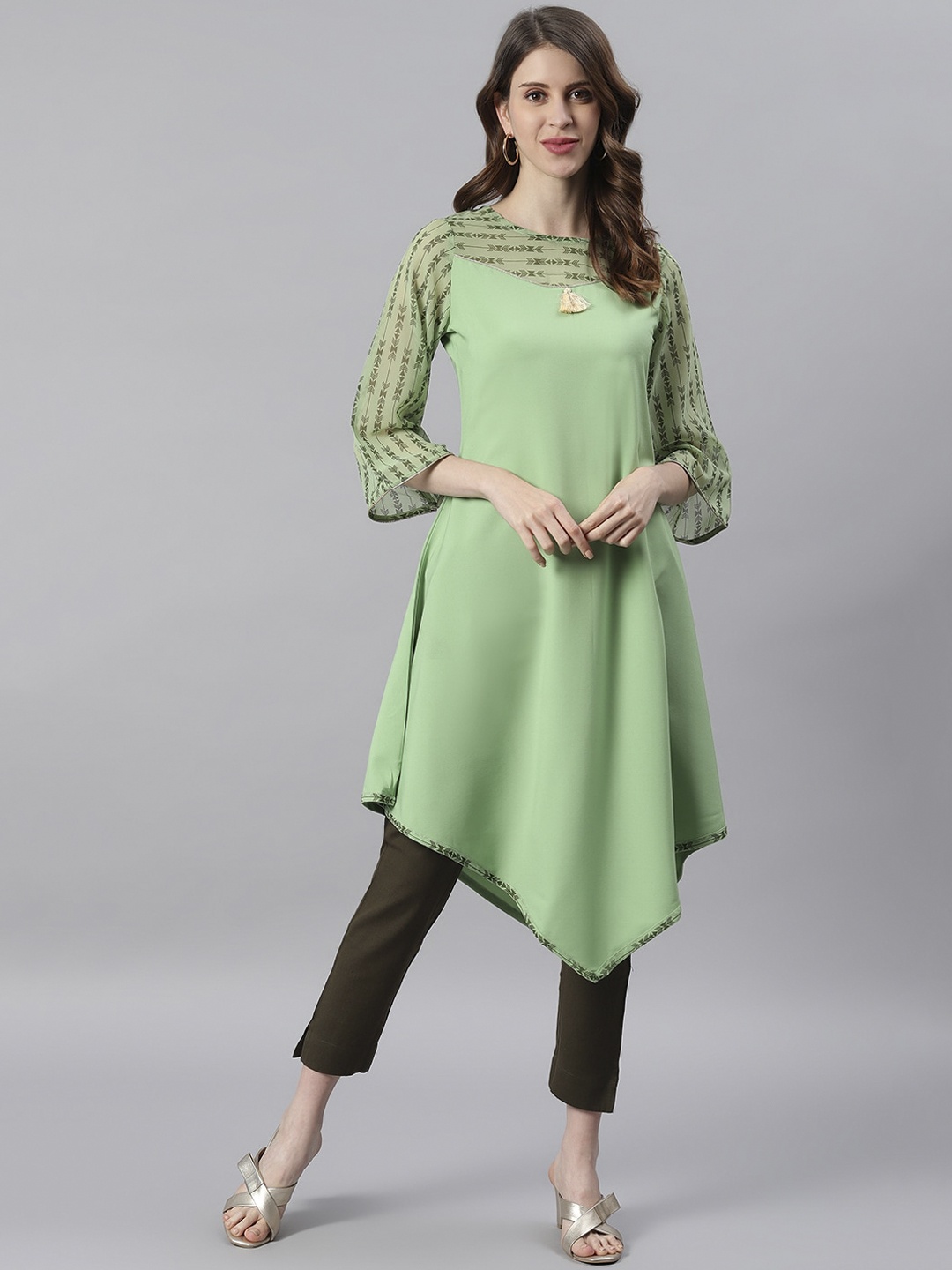 

Janasya Women Green Geometric Printed Flared Sleeves Crepe Kurta
