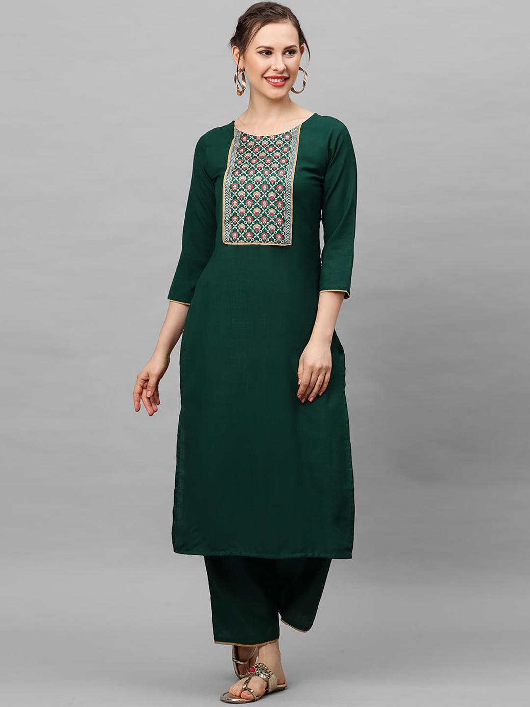 

Indo Era Women Green Yoke Design Mirror Work Kurta
