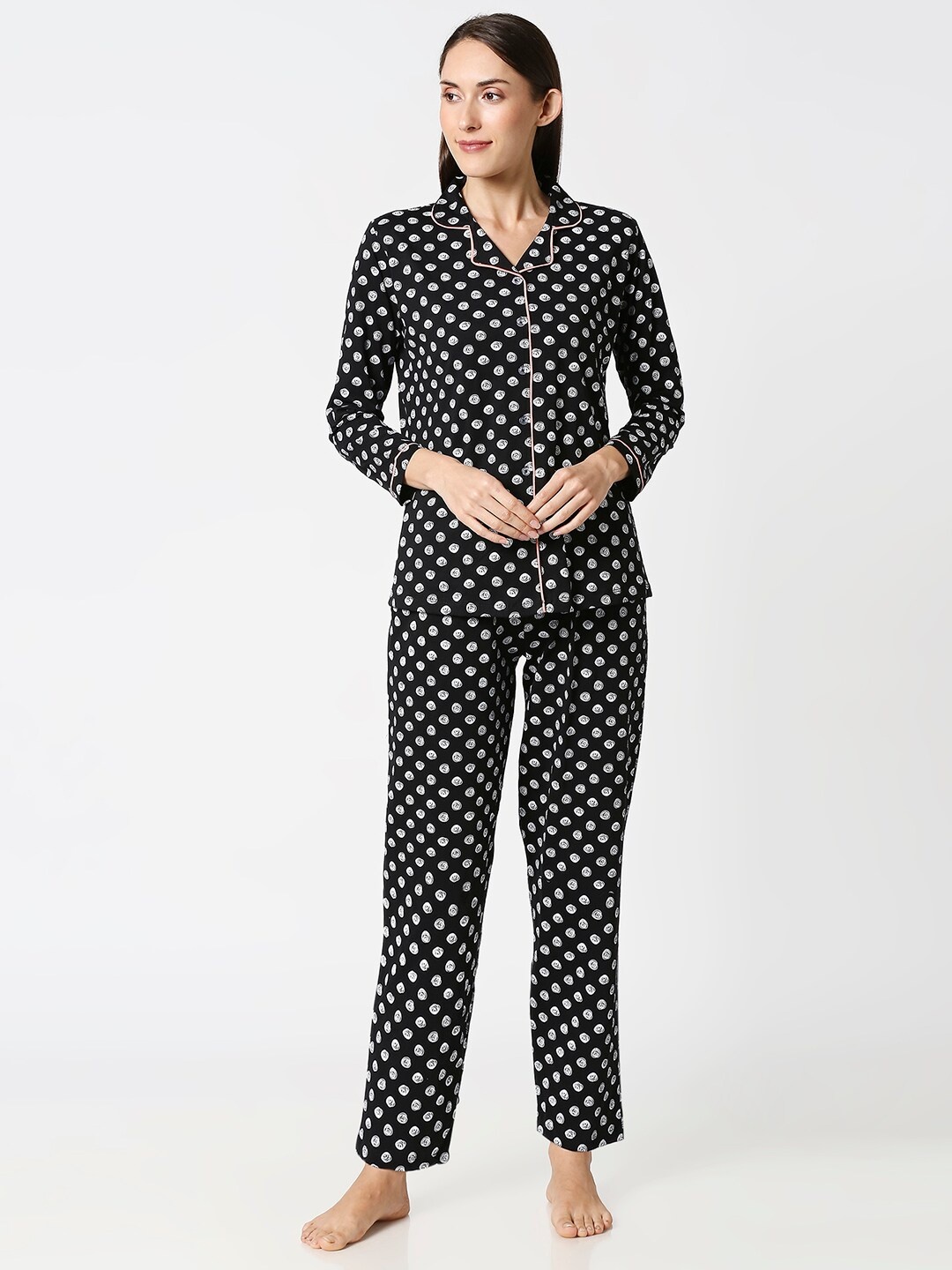 

AV2 Women Black & White Floral Printed Night suit