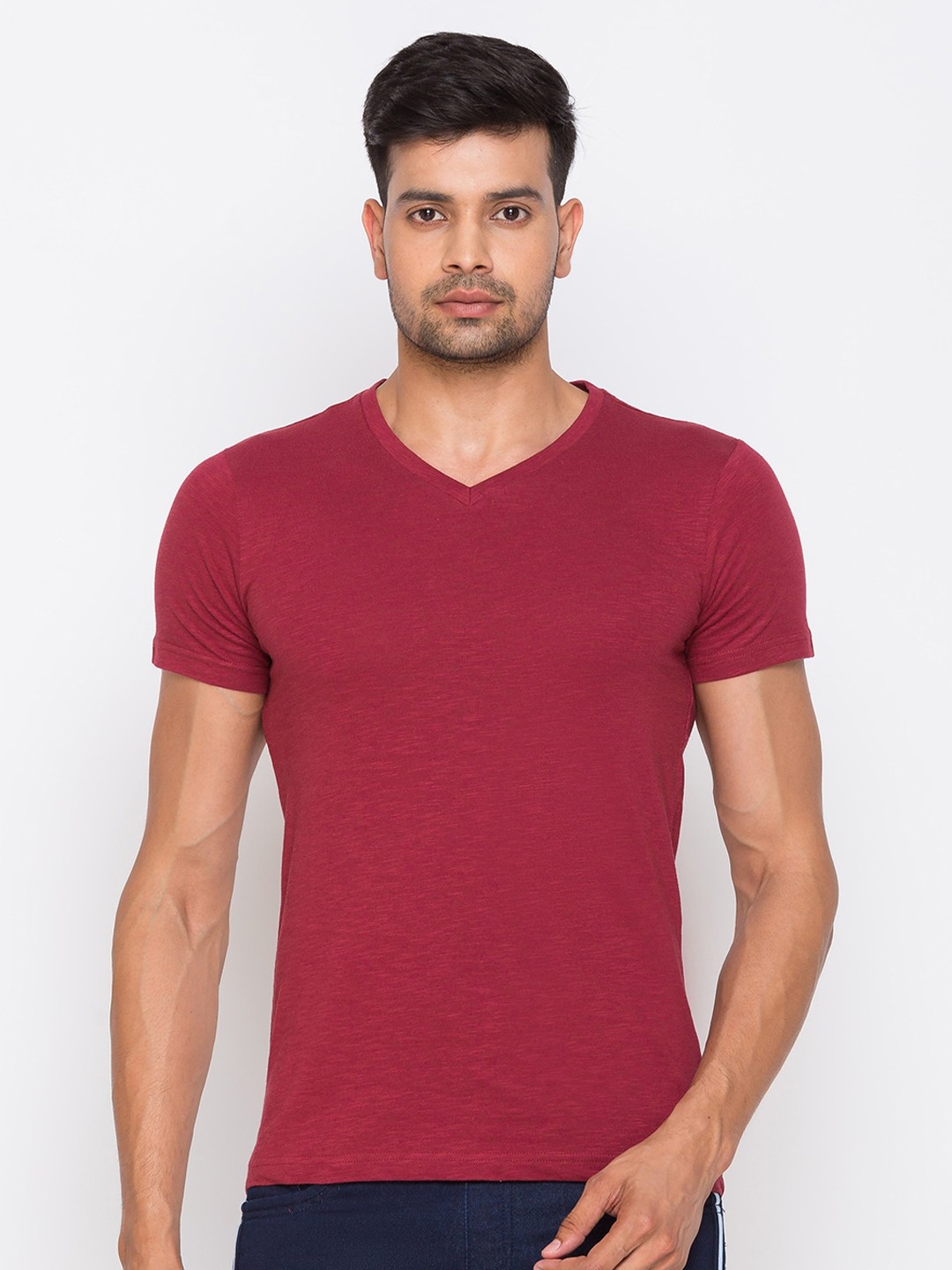 

Globus Men Maroon Solid V-Neck T-shirt