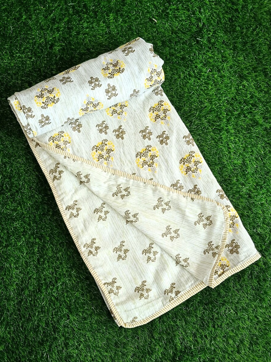 

BELLA CASA White & Green Floral AC Room 300 GSM Single Bed Dohar