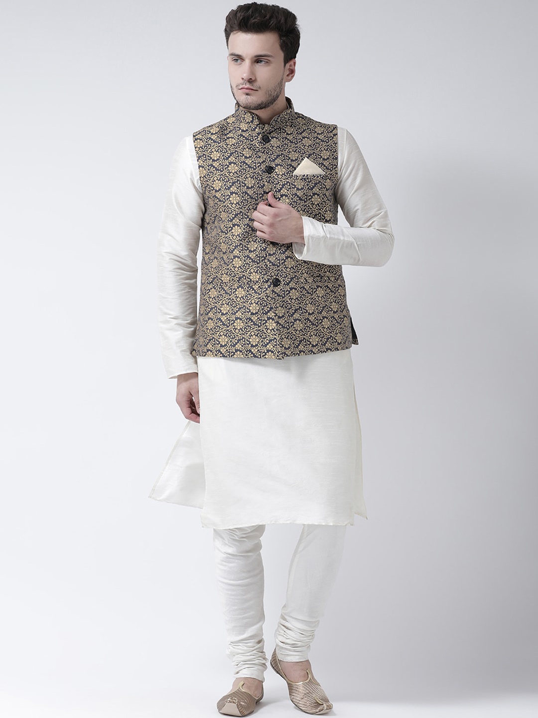 

DEYANN Men White & Navy Blue Solid Kurta with Pyjamas & Nehru Jacket