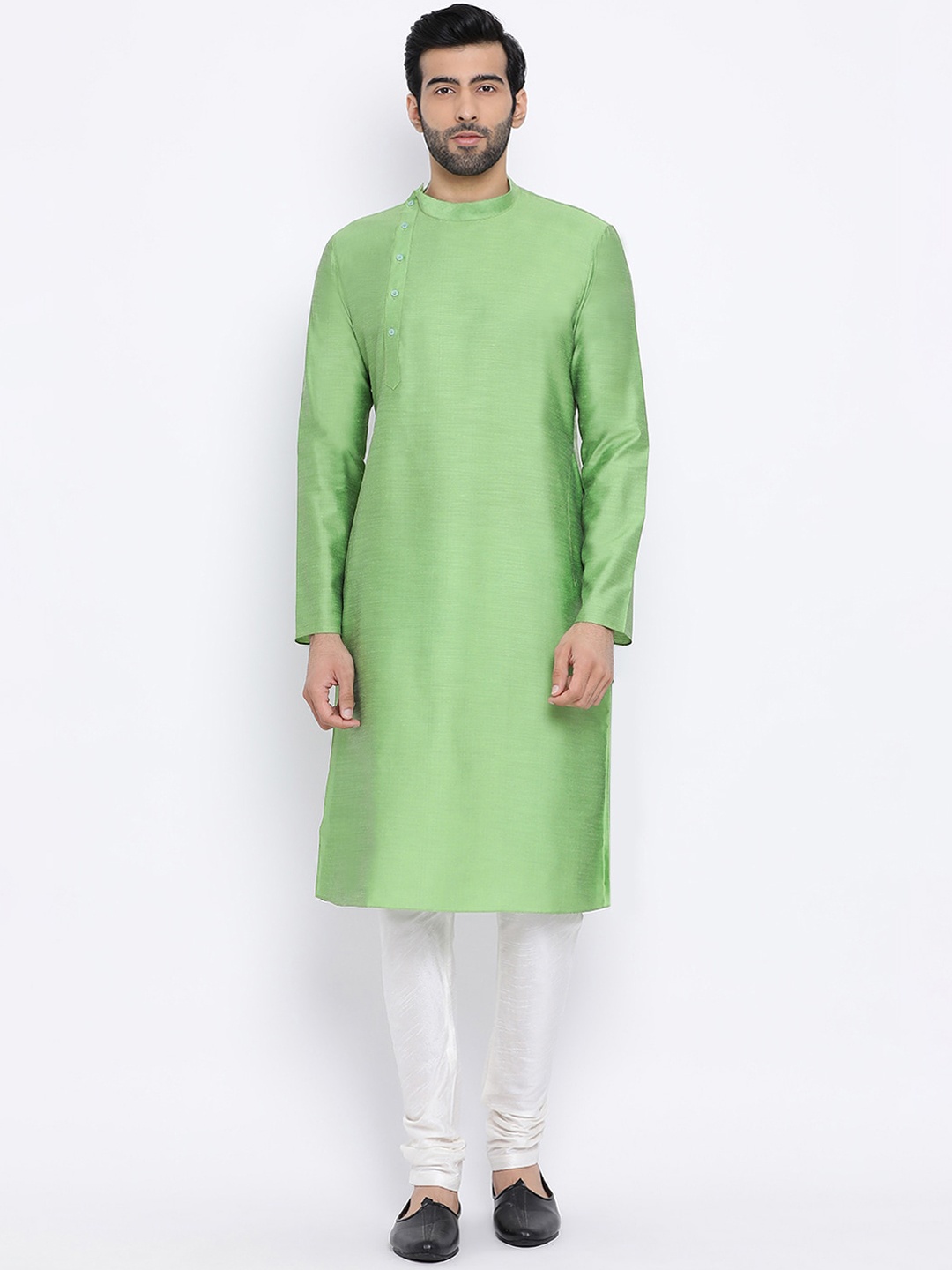 

NAMASKAR Men Green Solid Silk Kurta