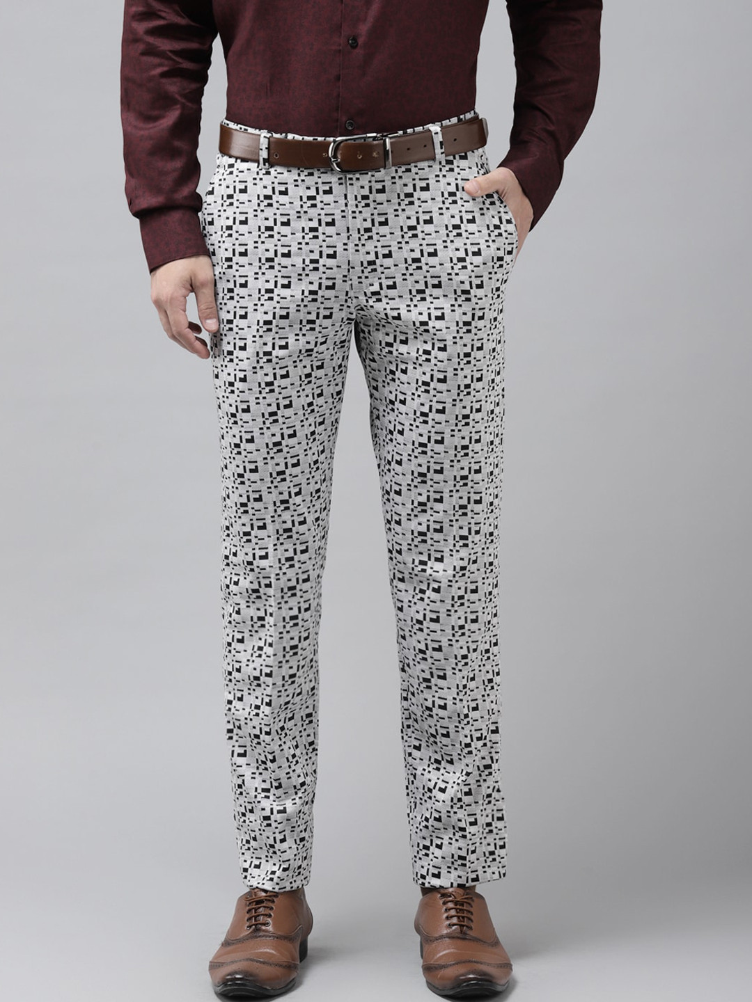 

hangup trend Men Grey & Black Regular Fit Printed Formal Trousers