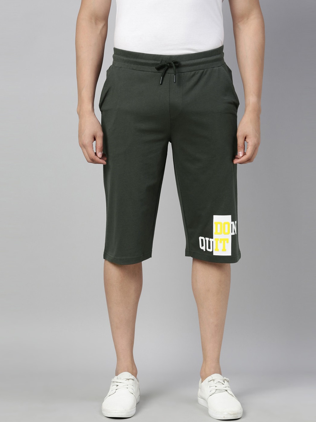 

3PIN Men Green Solid Regular Fit Regular Shorts