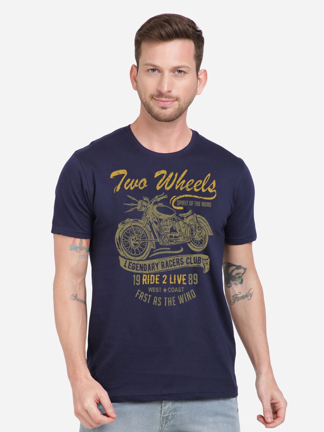 

MASH UNLIMITED Men Navy Blue & Yellow Printed Round Neck Slim Fit T-shirt