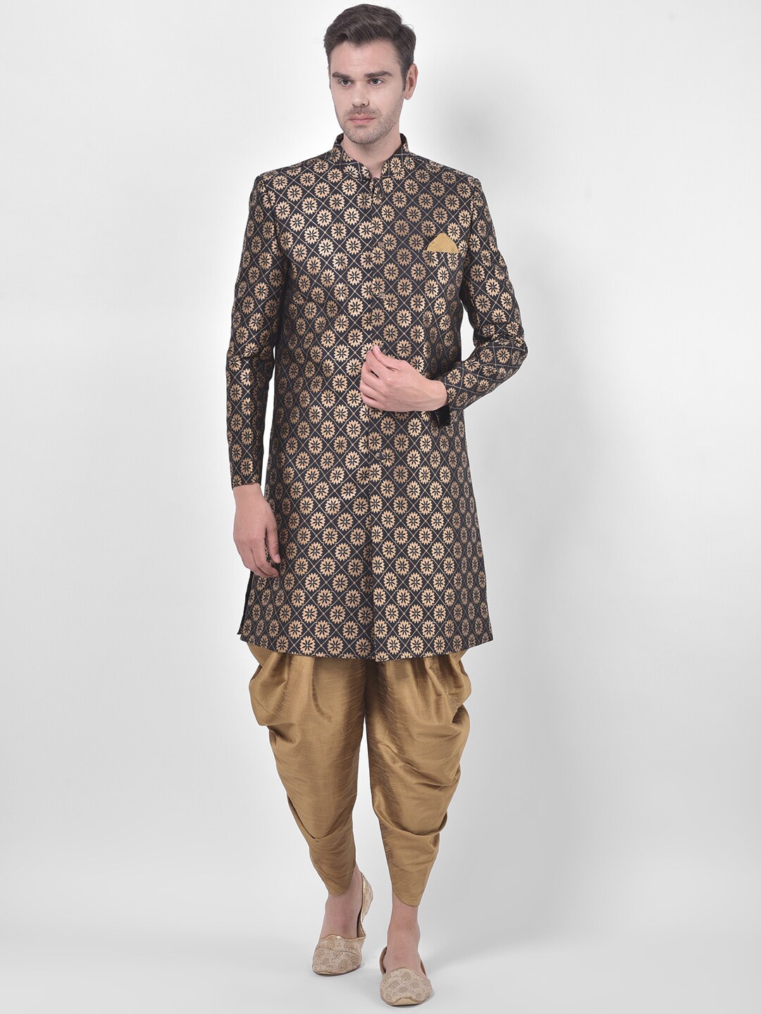 

DEYANN Men Black & Gold-Coloured Woven-Design Jacquard & Dupion Silk Sherwani Set