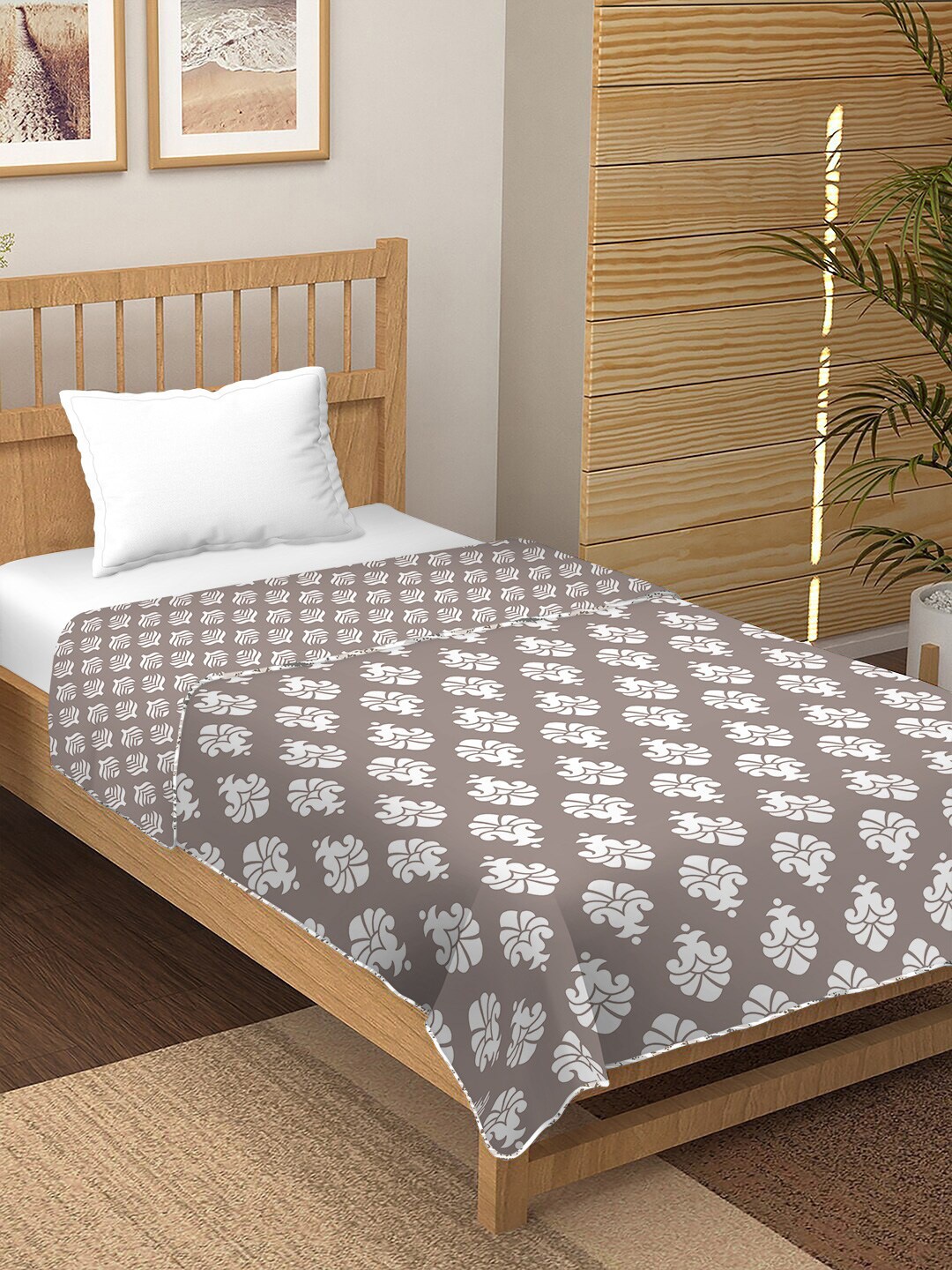 

BELLA CASA Grey & White Ethnic Motifs AC Room 180 GSM Single Bed Dohar