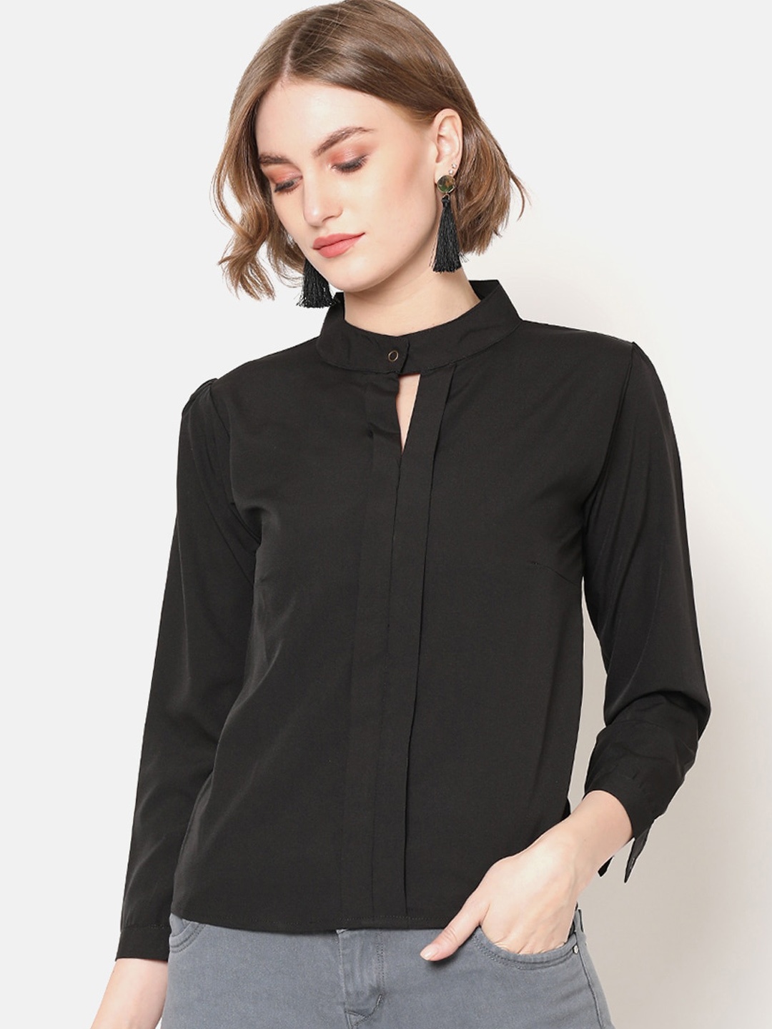 

V2 Value & Variety Black Keyhole Neck Crepe Regular Top