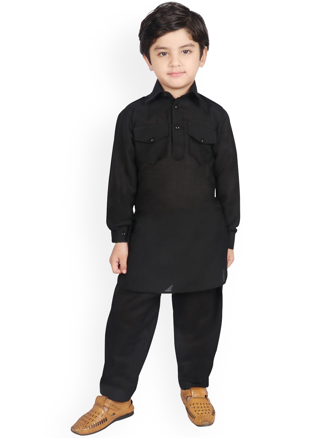 

SG YUVRAJ Boys Black Solid Cotton Kurta with Salwar