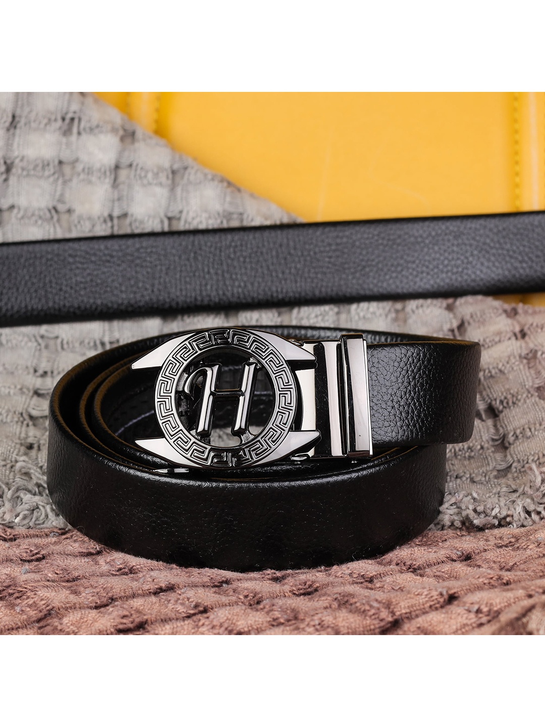 

Kastner Men Black Textured Belt