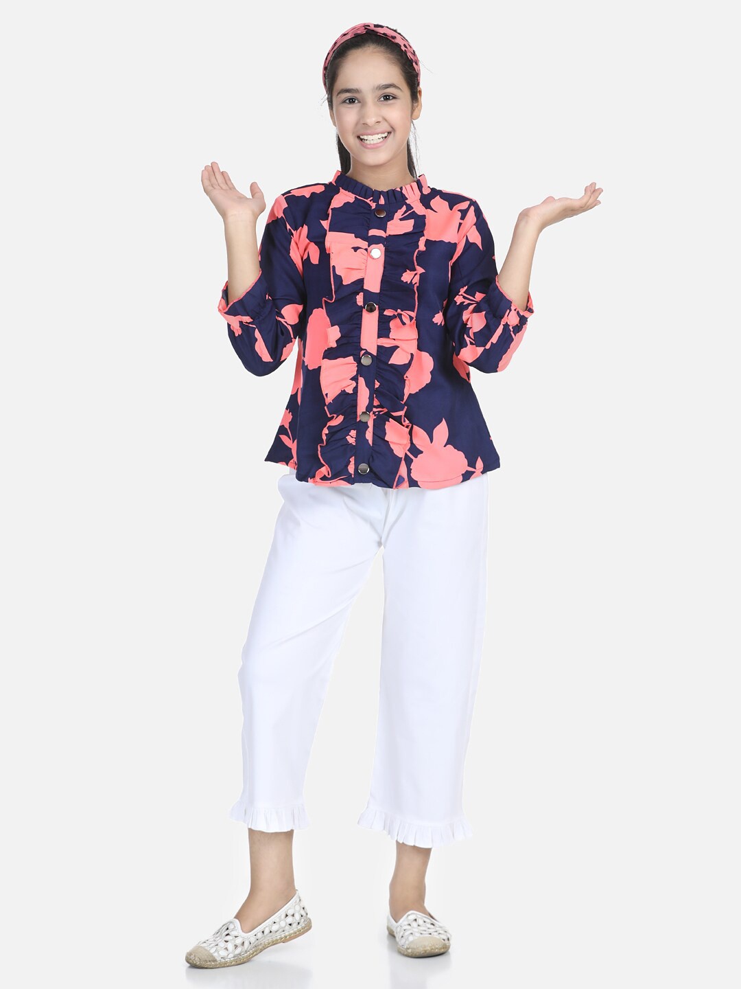 

Cutiekins Girls Navy Blue & White Floral Printed Top with Capris