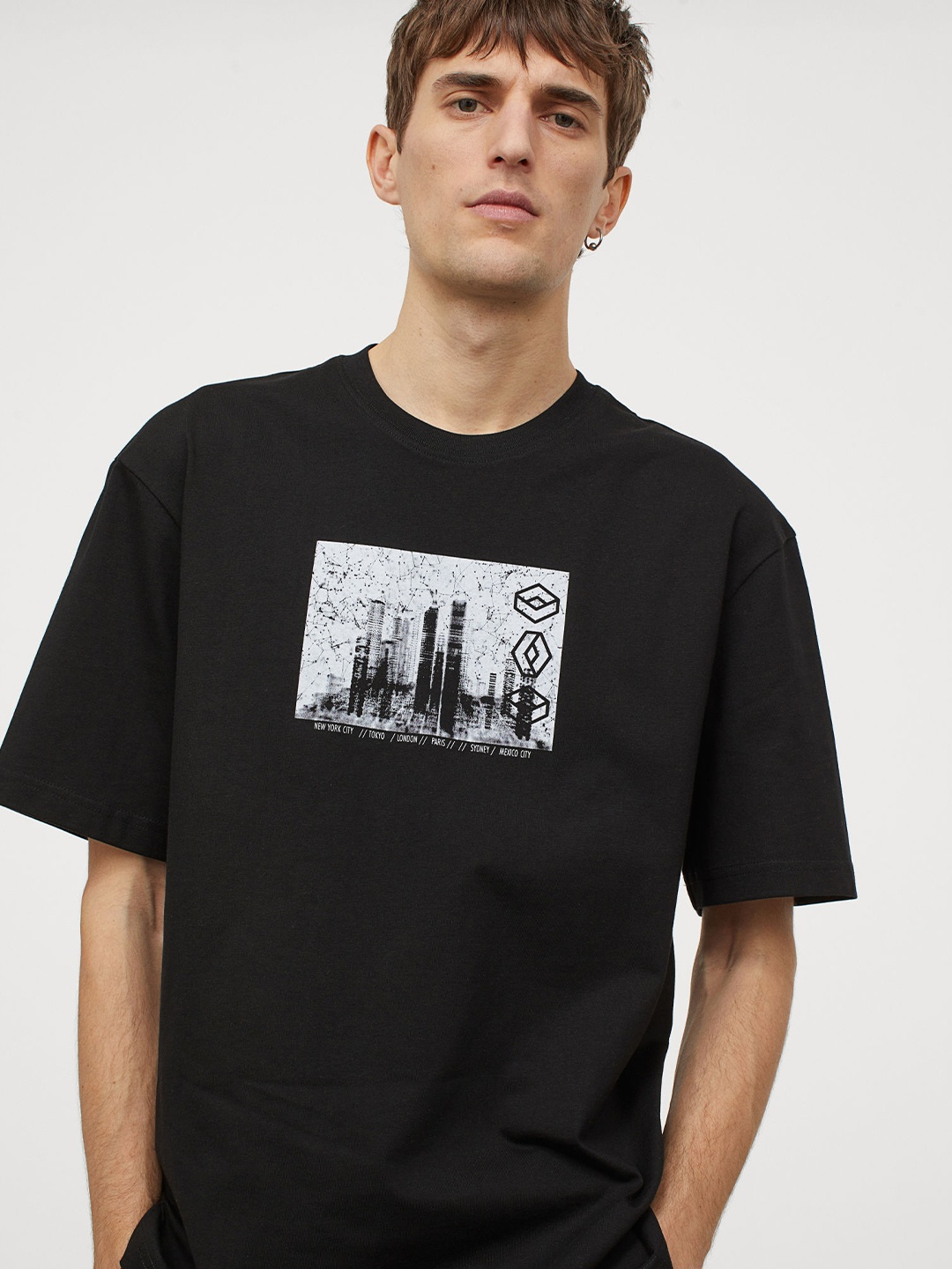 

HM Men Black Printed Relaxed Fit Pure Cotton T-shirt
